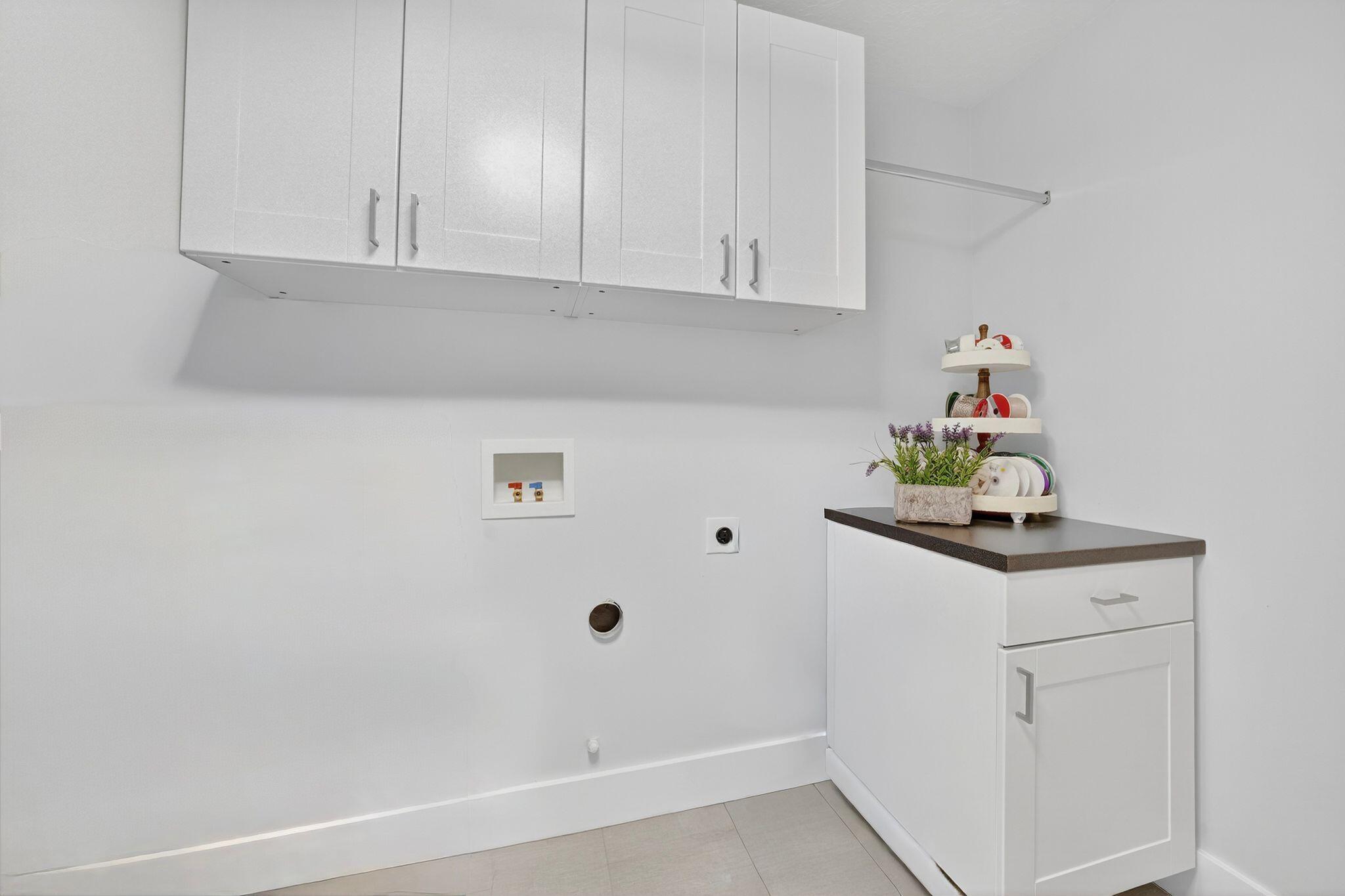 Bluffdale, Utah, 84065, United States, 7 Bedrooms Bedrooms, ,8 BathroomsBathrooms,Residential,Active,1987223