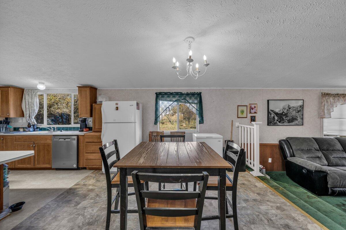 La Verkin, Utah, 84745, United States, 4 Bedrooms Bedrooms, ,2 BathroomsBathrooms,Residential,Active,2006765