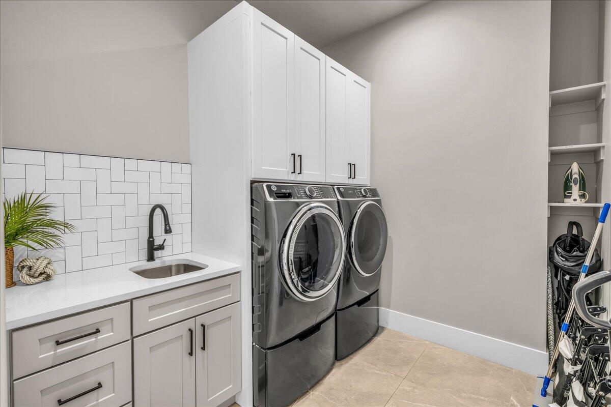 Hurricane, Utah, 84737, United States, 6 Bedrooms Bedrooms, ,5 BathroomsBathrooms,Residential,Active,1756440