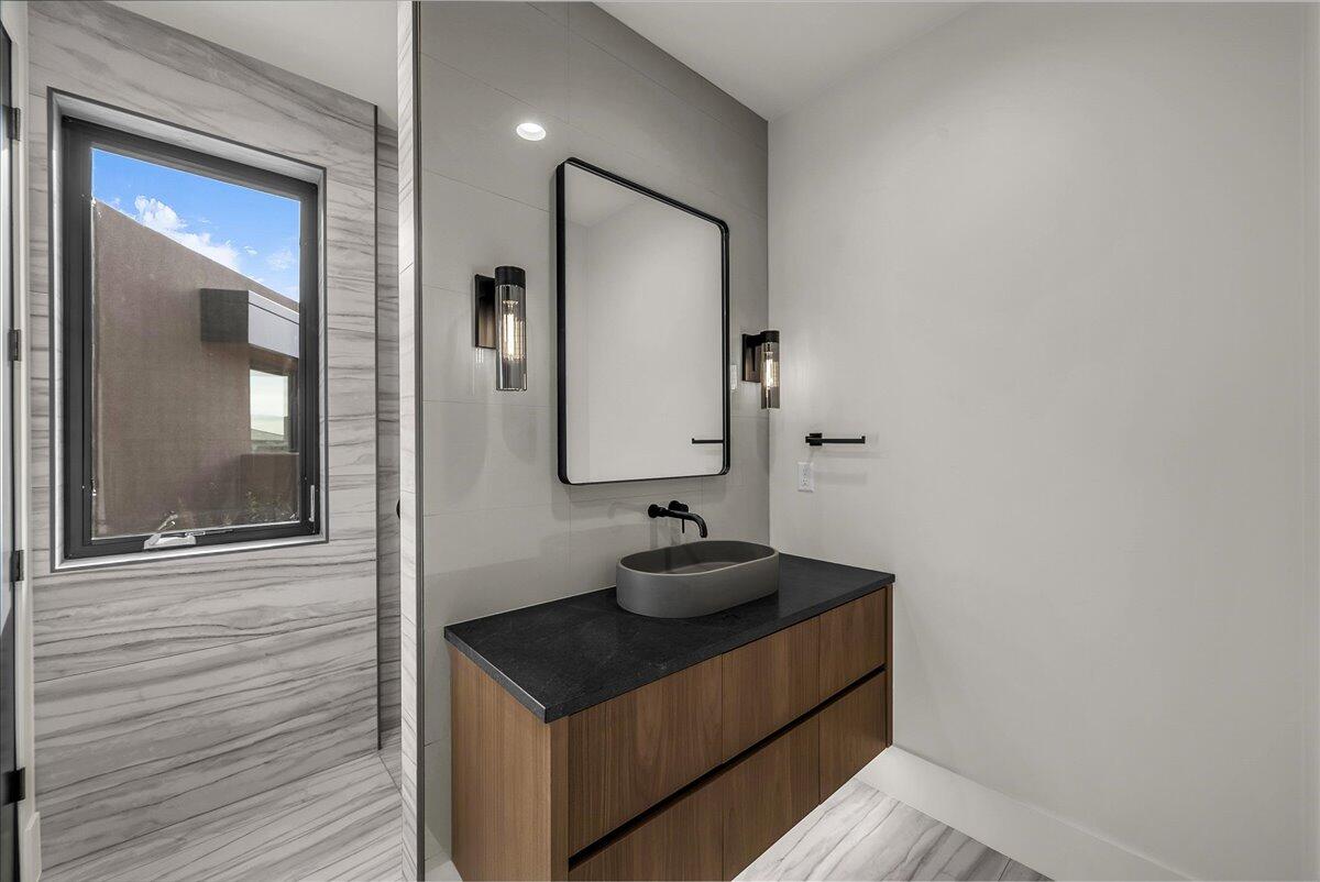 Ivins, Utah, 84738, United States, 3 Bedrooms Bedrooms, ,4 BathroomsBathrooms,Residential,Active,1986904