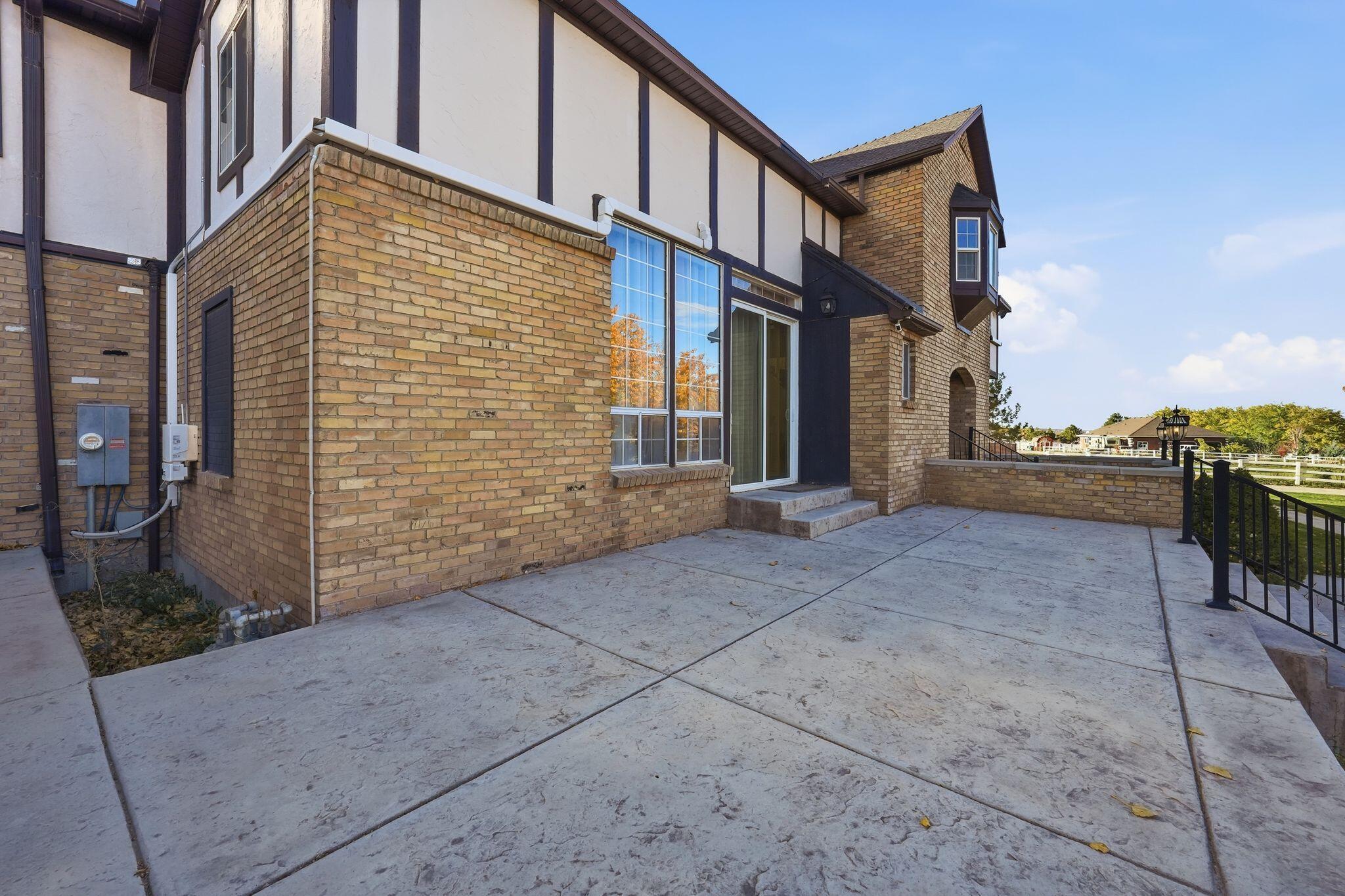 Bluffdale, Utah, 84065, United States, 10 Bedrooms Bedrooms, ,7 BathroomsBathrooms,Residential,Active,1990677