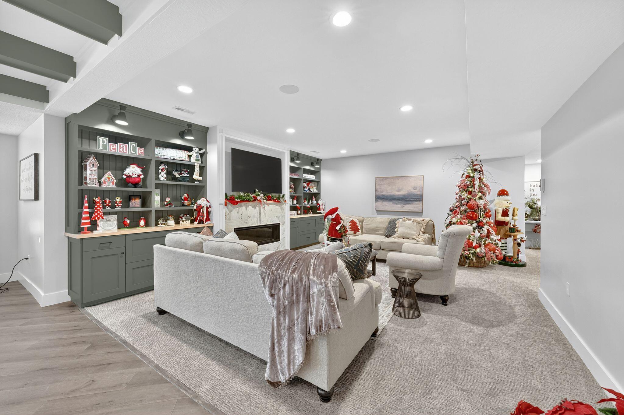 Bluffdale, Utah, 84065, United States, 7 Bedrooms Bedrooms, ,8 BathroomsBathrooms,Residential,Active,1987223