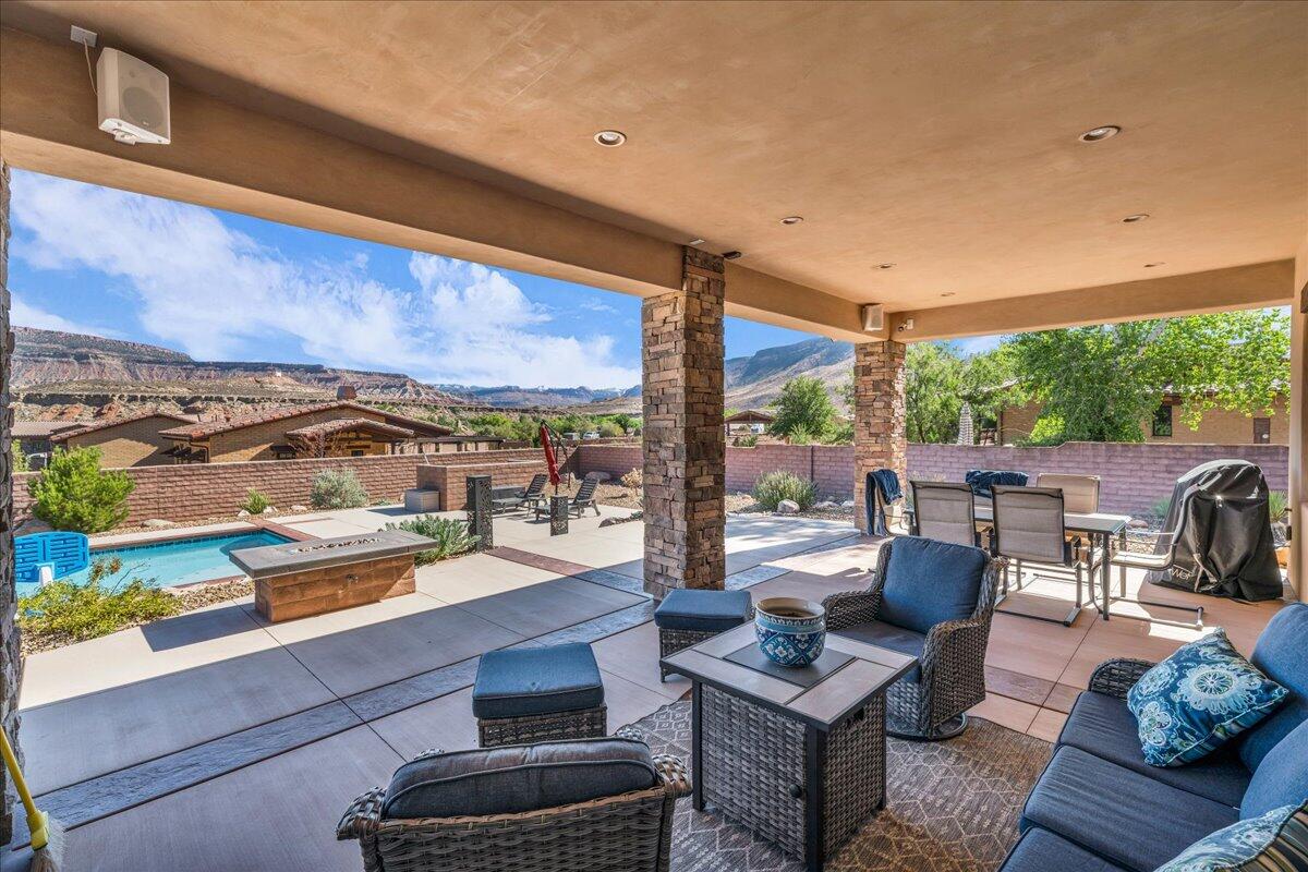 Virgin, Utah, 84779, United States, 4 Bedrooms Bedrooms, ,4 BathroomsBathrooms,Residential,Active,1904690