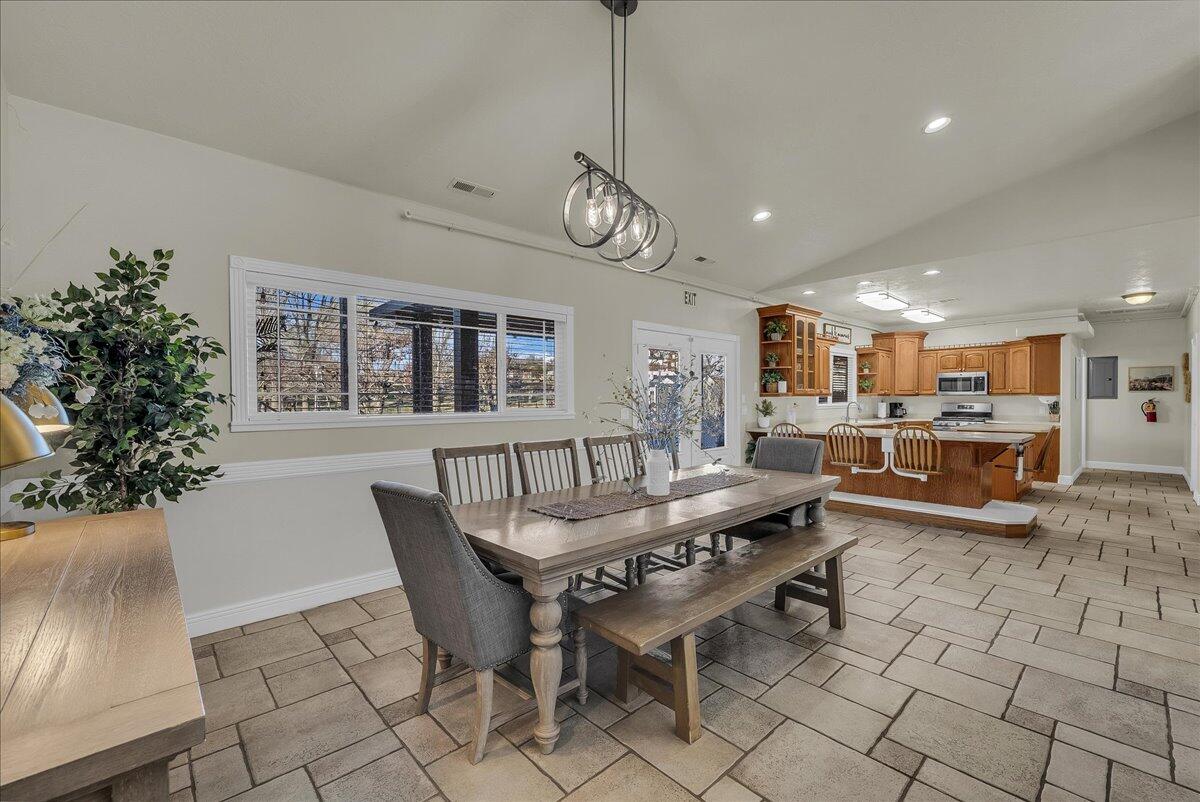 La Verkin, Utah, 84745, United States, 6 Bedrooms Bedrooms, ,4 BathroomsBathrooms,Residential,Active,2010581