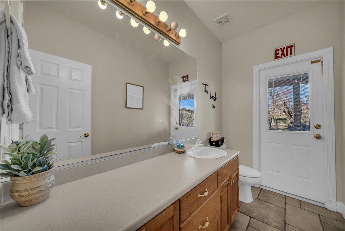 La Verkin, Utah, 84745, United States, 6 Bedrooms Bedrooms, ,4 BathroomsBathrooms,Residential,Active,2010581