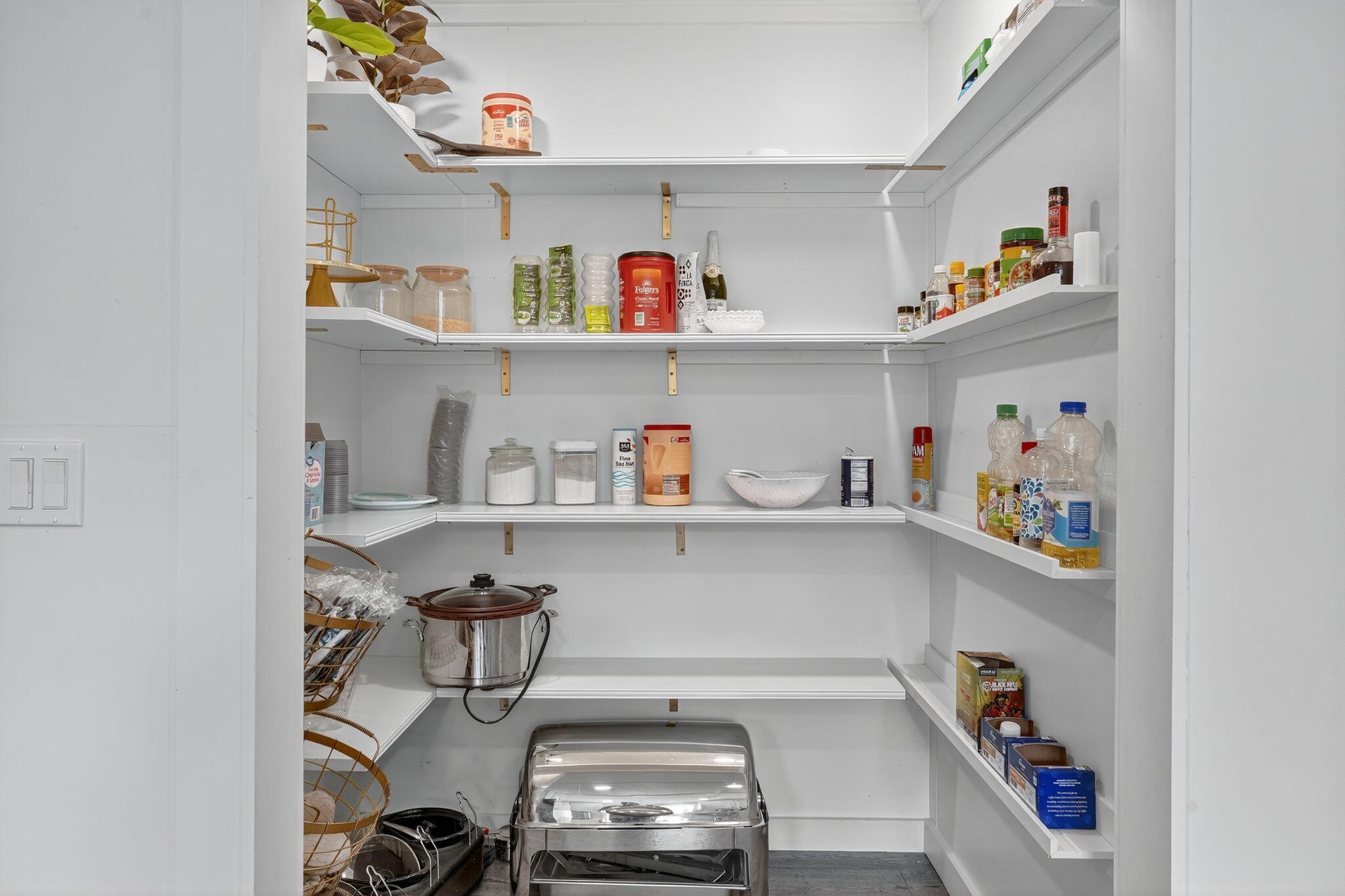 Bluffdale, Utah, 84065, United States, 10 Bedrooms Bedrooms, ,7 BathroomsBathrooms,Residential,Active,1990677