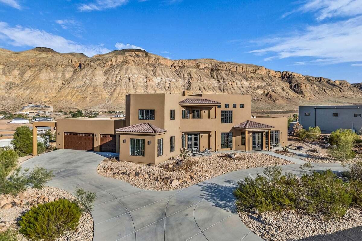 Hurricane, Utah, 84737, United States, 4 Bedrooms Bedrooms, ,4 BathroomsBathrooms,Residential,Active,1945483
