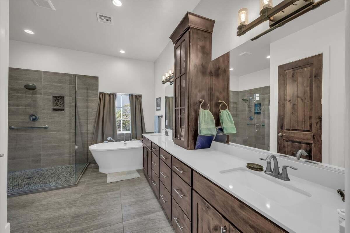 Hurricane, Utah, 84737, United States, 4 Bedrooms Bedrooms, ,4 BathroomsBathrooms,Residential,Active,1945483