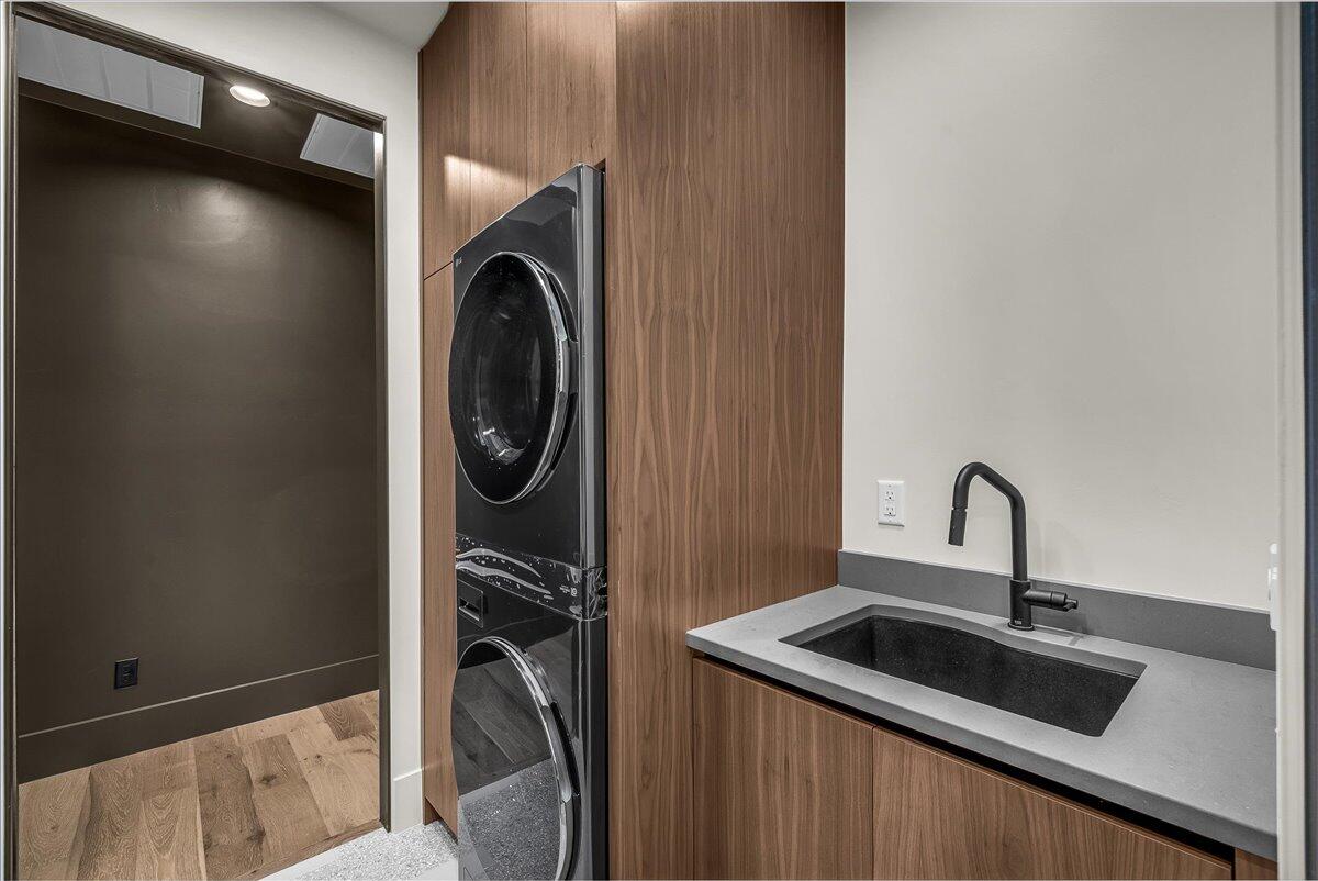 Ivins, Utah, 84738, United States, 3 Bedrooms Bedrooms, ,4 BathroomsBathrooms,Residential,Active,1986904