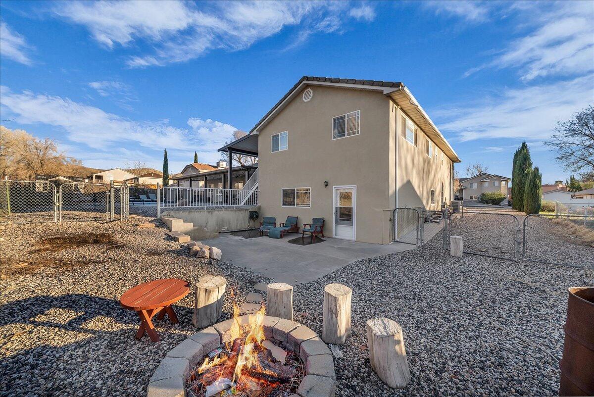 La Verkin, Utah, 84745, United States, 6 Bedrooms Bedrooms, ,4 BathroomsBathrooms,Residential,Active,2010581