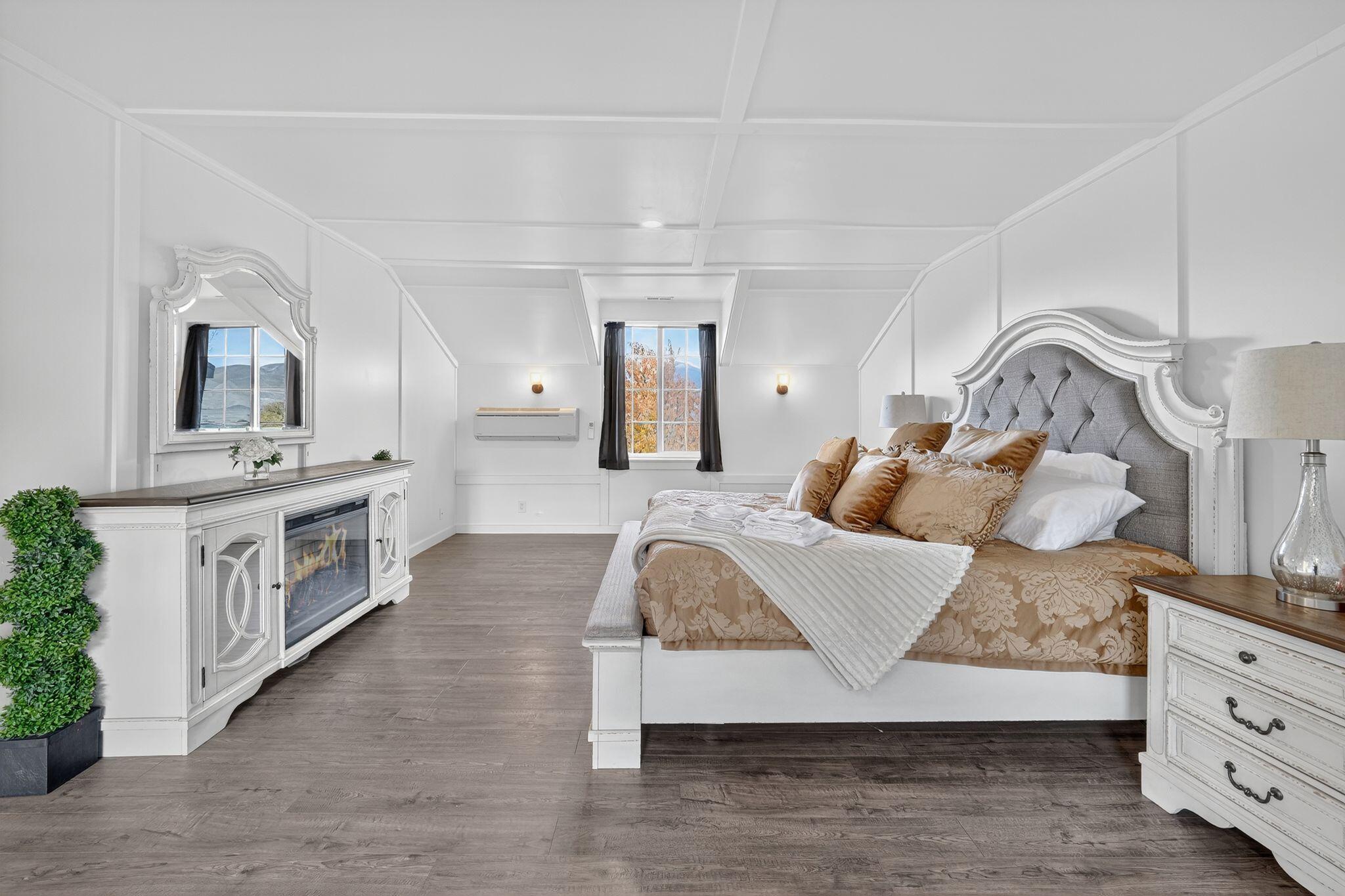 Bluffdale, Utah, 84065, United States, 10 Bedrooms Bedrooms, ,7 BathroomsBathrooms,Residential,Active,1990677