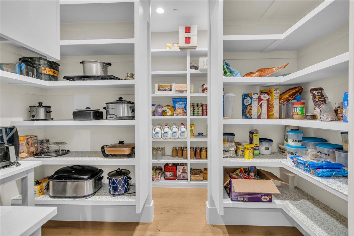 Virgin, Utah, 84779, United States, 4 Bedrooms Bedrooms, ,4 BathroomsBathrooms,Residential,Active,1904690