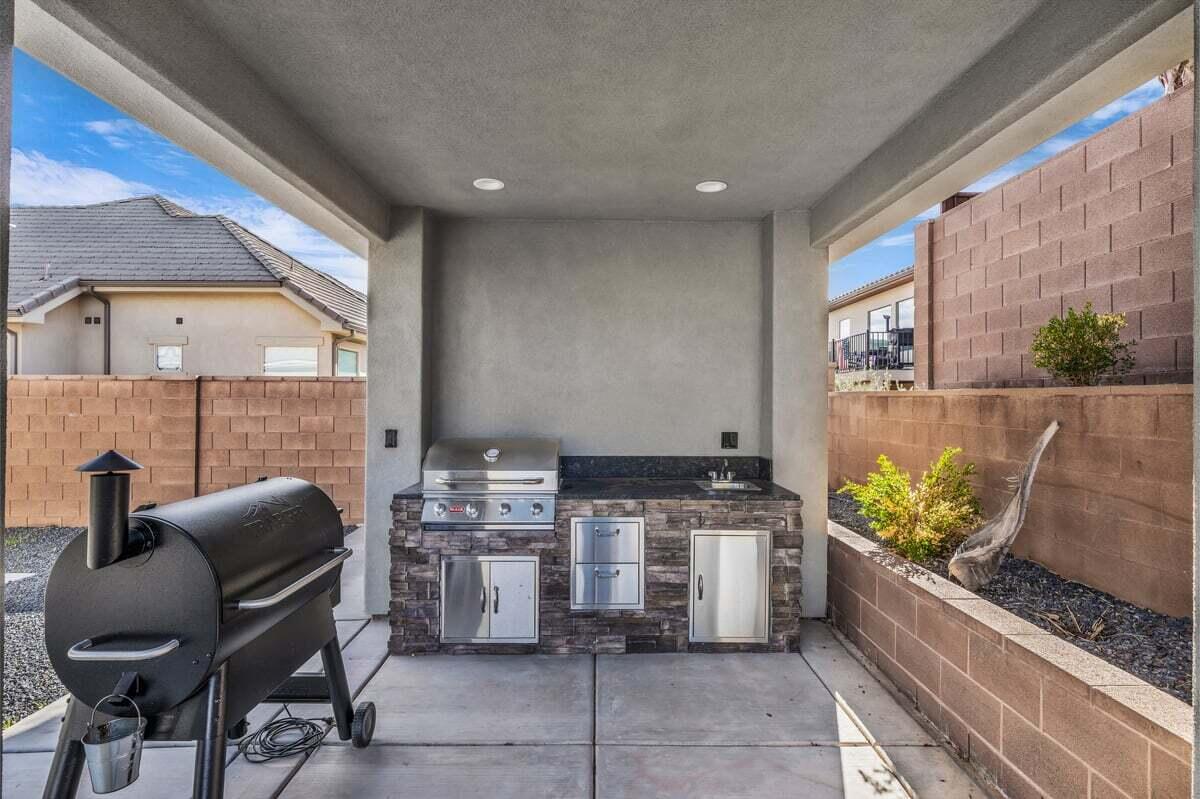 Hurricane, Utah, 84737, United States, 5 Bedrooms Bedrooms, ,5 BathroomsBathrooms,Residential,Active,1996303