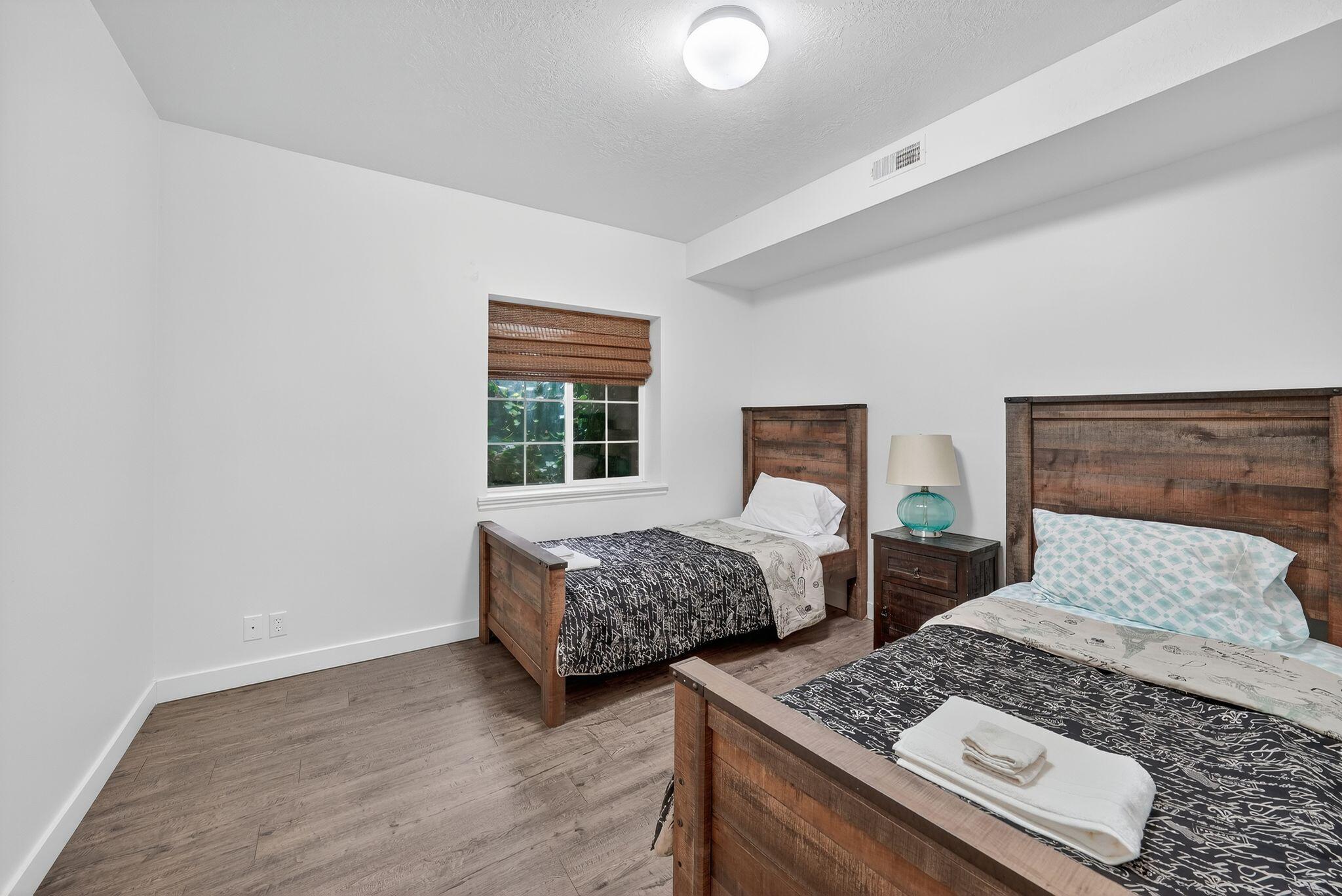 Bluffdale, Utah, 84065, United States, 10 Bedrooms Bedrooms, ,7 BathroomsBathrooms,Residential,Active,1990677