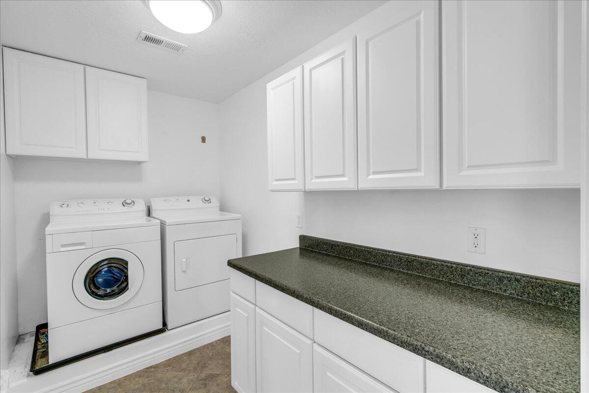 Leeds, Utah, 84746, United States, 5 Bedrooms Bedrooms, ,3 BathroomsBathrooms,Residential,Active,2008700