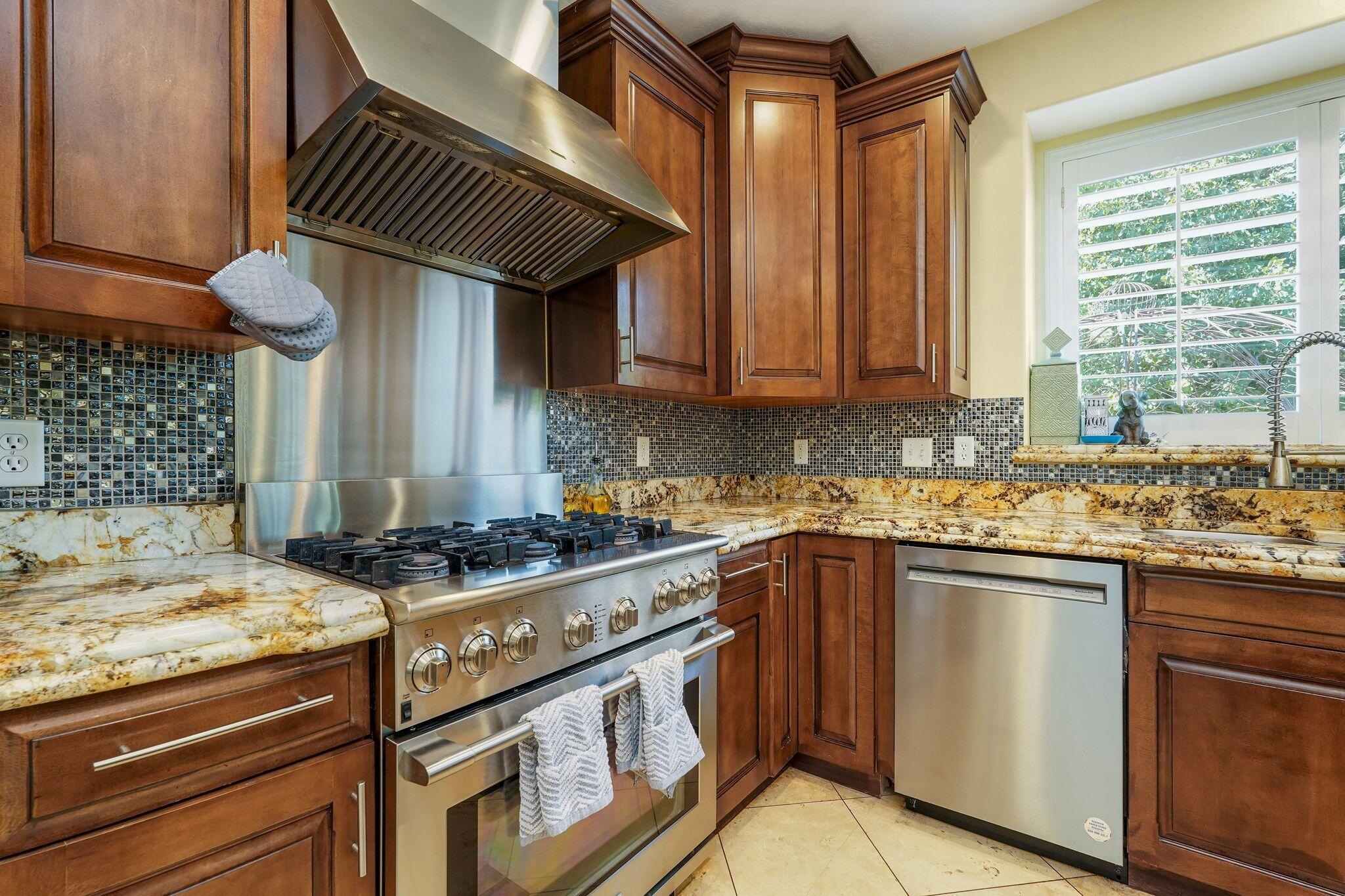 Lehi, Utah, 84043, United States, 7 Bedrooms Bedrooms, ,7 BathroomsBathrooms,Residential,Active,1905043