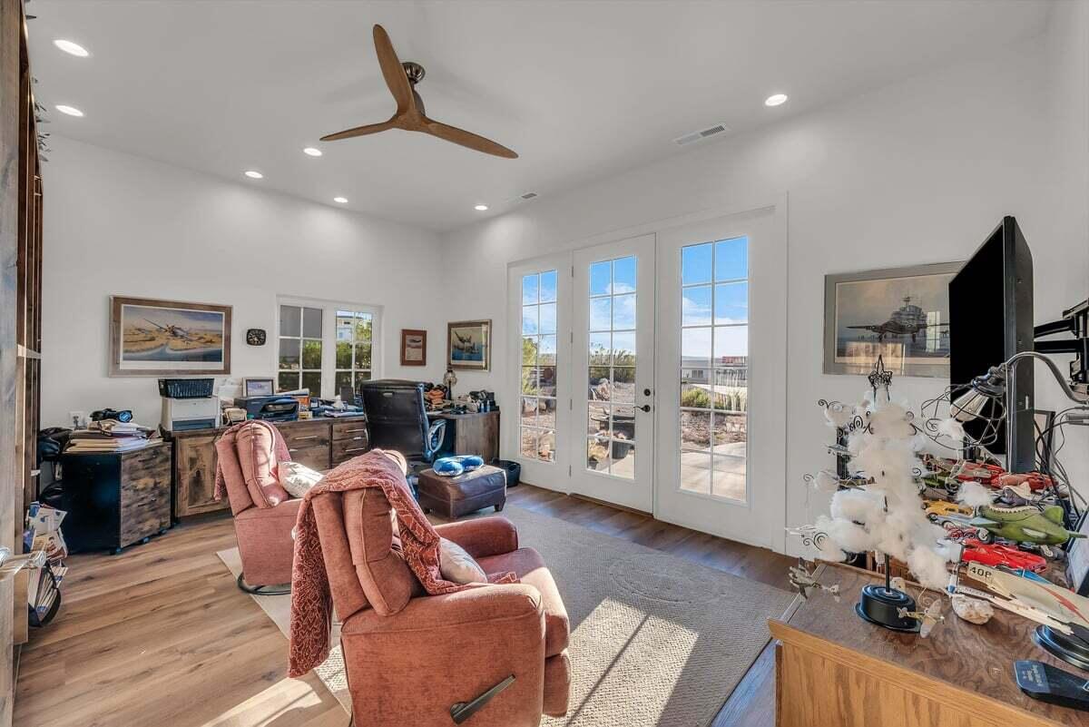 Hurricane, Utah, 84737, United States, 4 Bedrooms Bedrooms, ,4 BathroomsBathrooms,Residential,Active,1945483