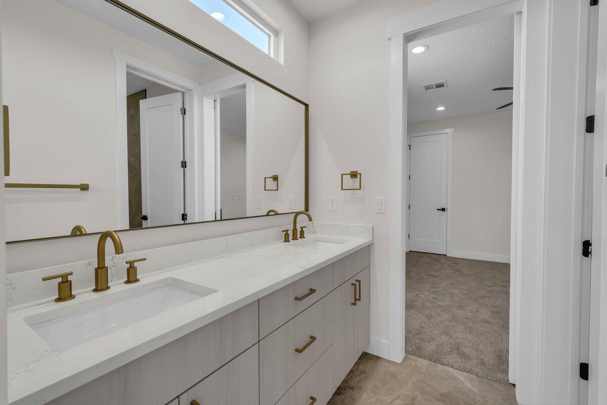 Washington, Utah, 84780, United States, 6 Bedrooms Bedrooms, ,5 BathroomsBathrooms,Residential,Active,1862845