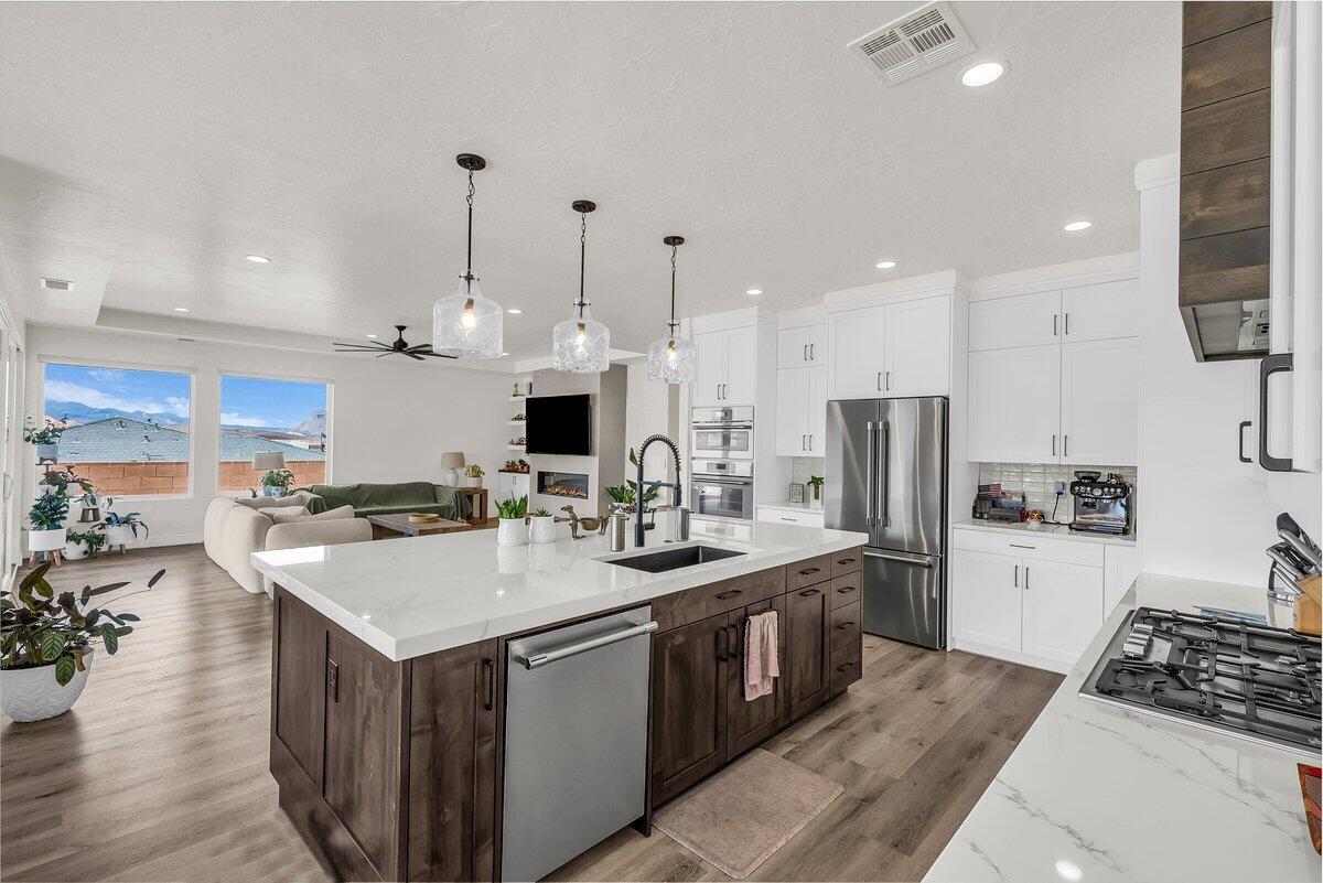 Hurricane, Utah, 84737, United States, 4 Bedrooms Bedrooms, ,4 BathroomsBathrooms,Residential,Active,1936151