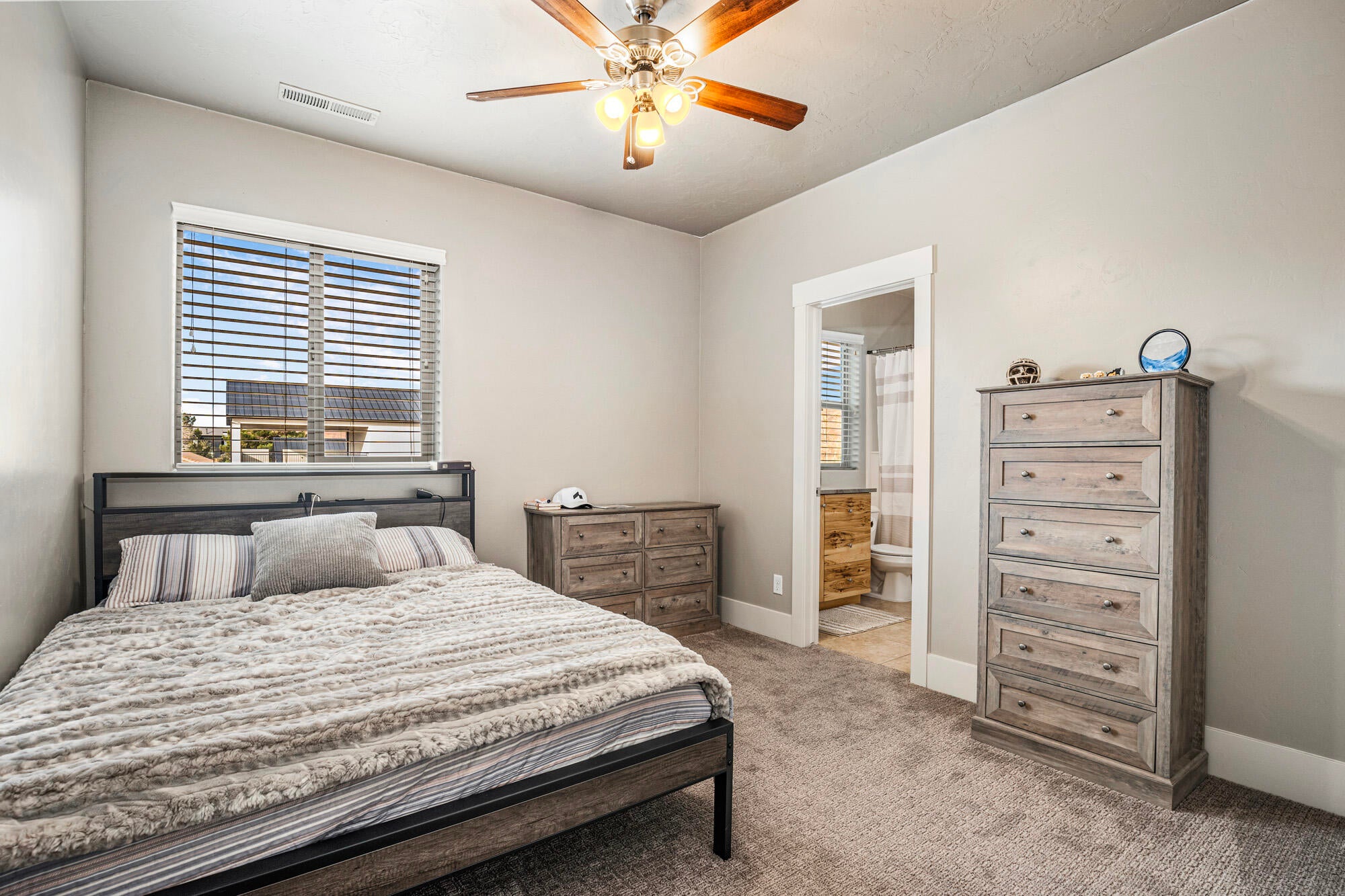 Washington, Utah, 84780, United States, 8 Bedrooms Bedrooms, ,5 BathroomsBathrooms,Residential,Active,2012929