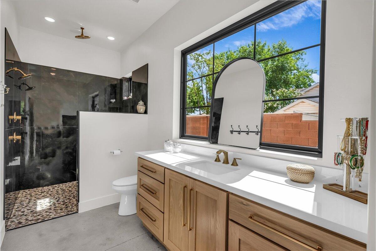 Santa Clara, Utah, 84765, United States, 6 Bedrooms Bedrooms, ,4 BathroomsBathrooms,Residential,Active,1913953