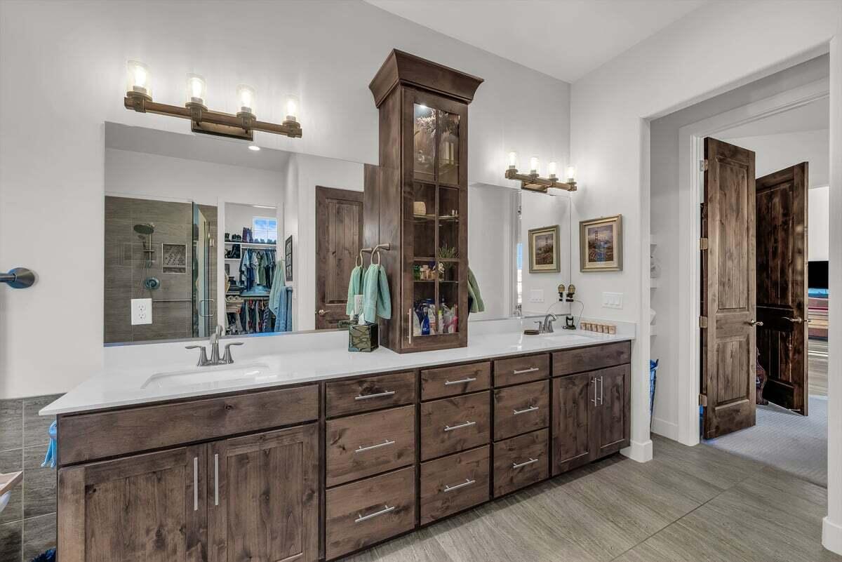 Hurricane, Utah, 84737, United States, 4 Bedrooms Bedrooms, ,4 BathroomsBathrooms,Residential,Active,1945483