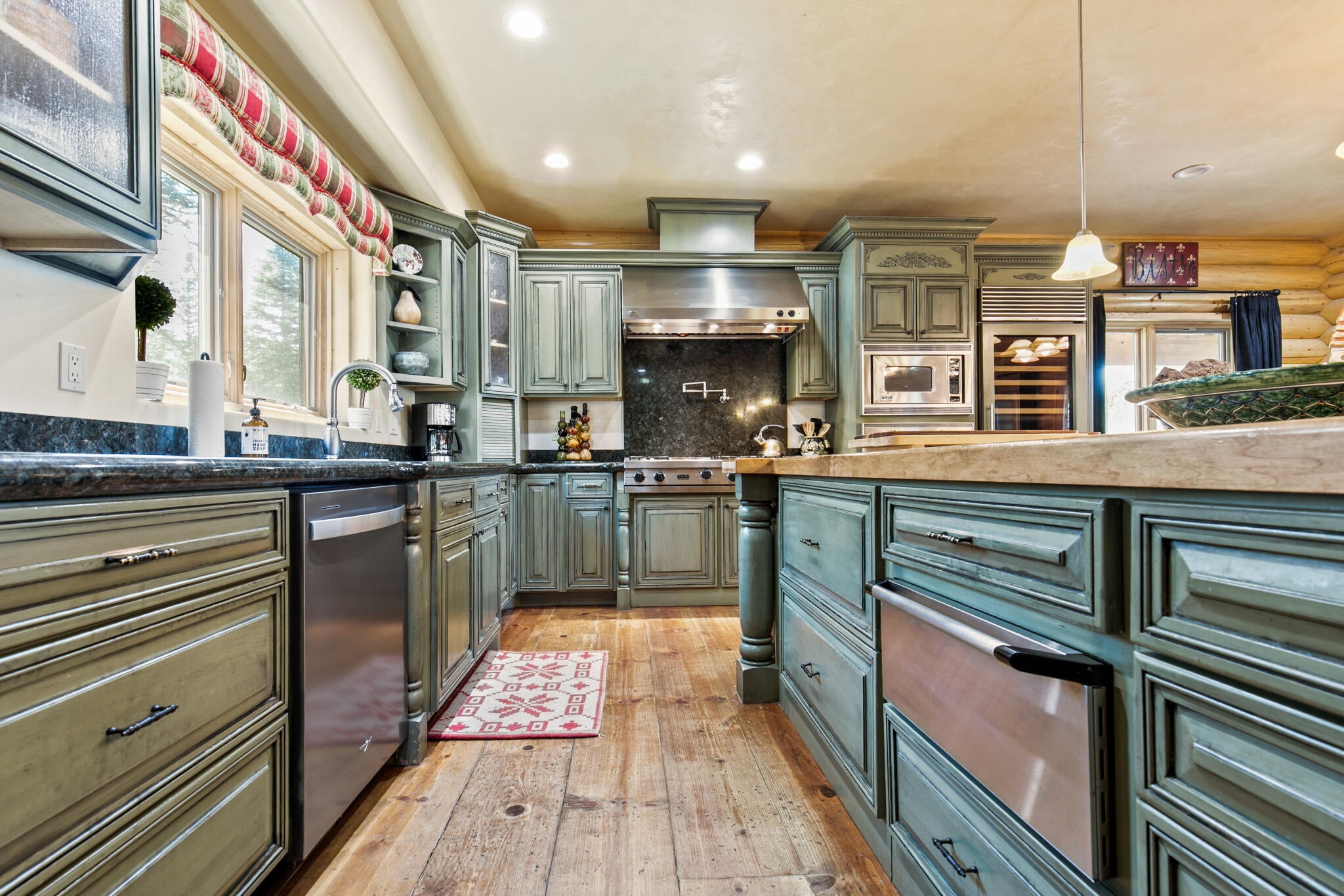 Brian Head, Utah, 84719, United States, 5 Bedrooms Bedrooms, ,4 BathroomsBathrooms,Residential,Active,1889352