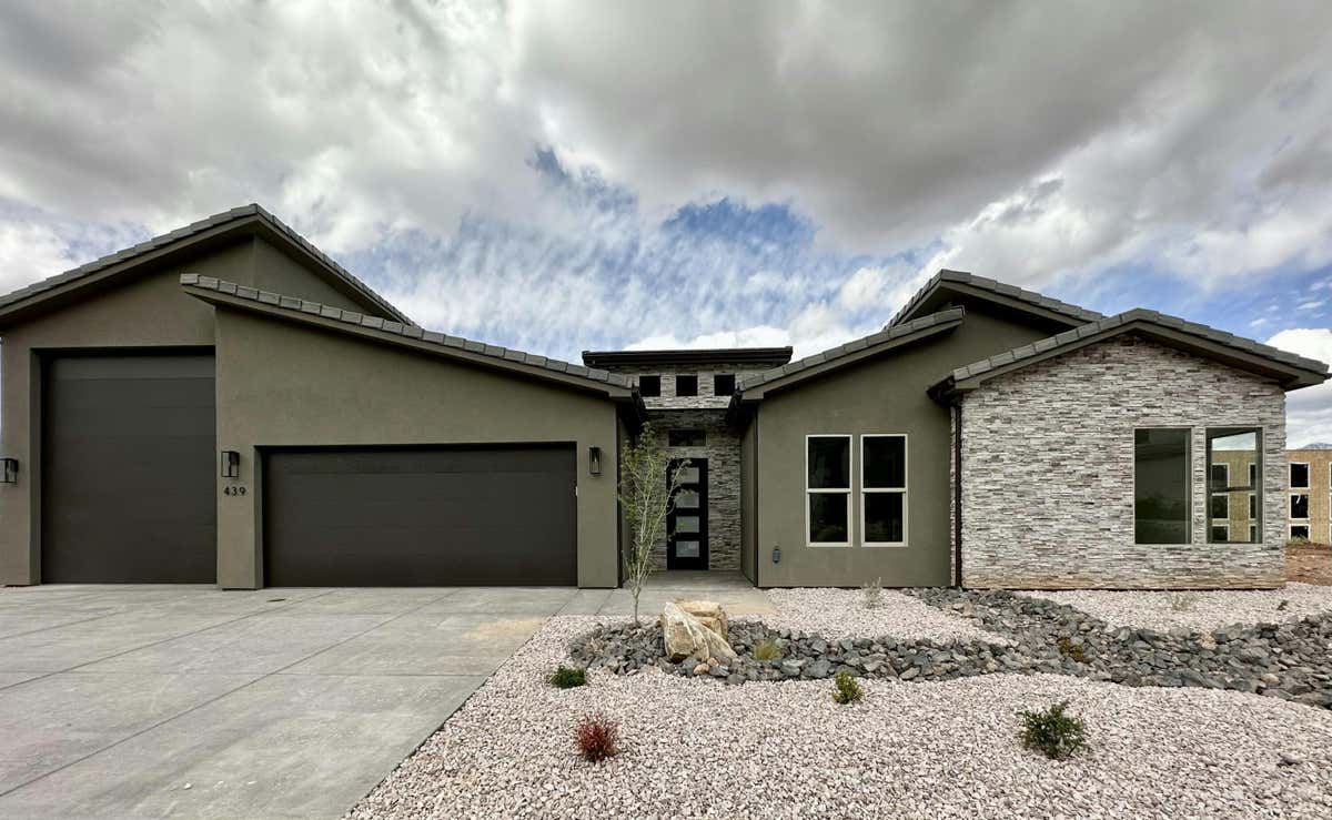 439 N 200 E, LA VERKIN, UT 84745, photo 1 of 30