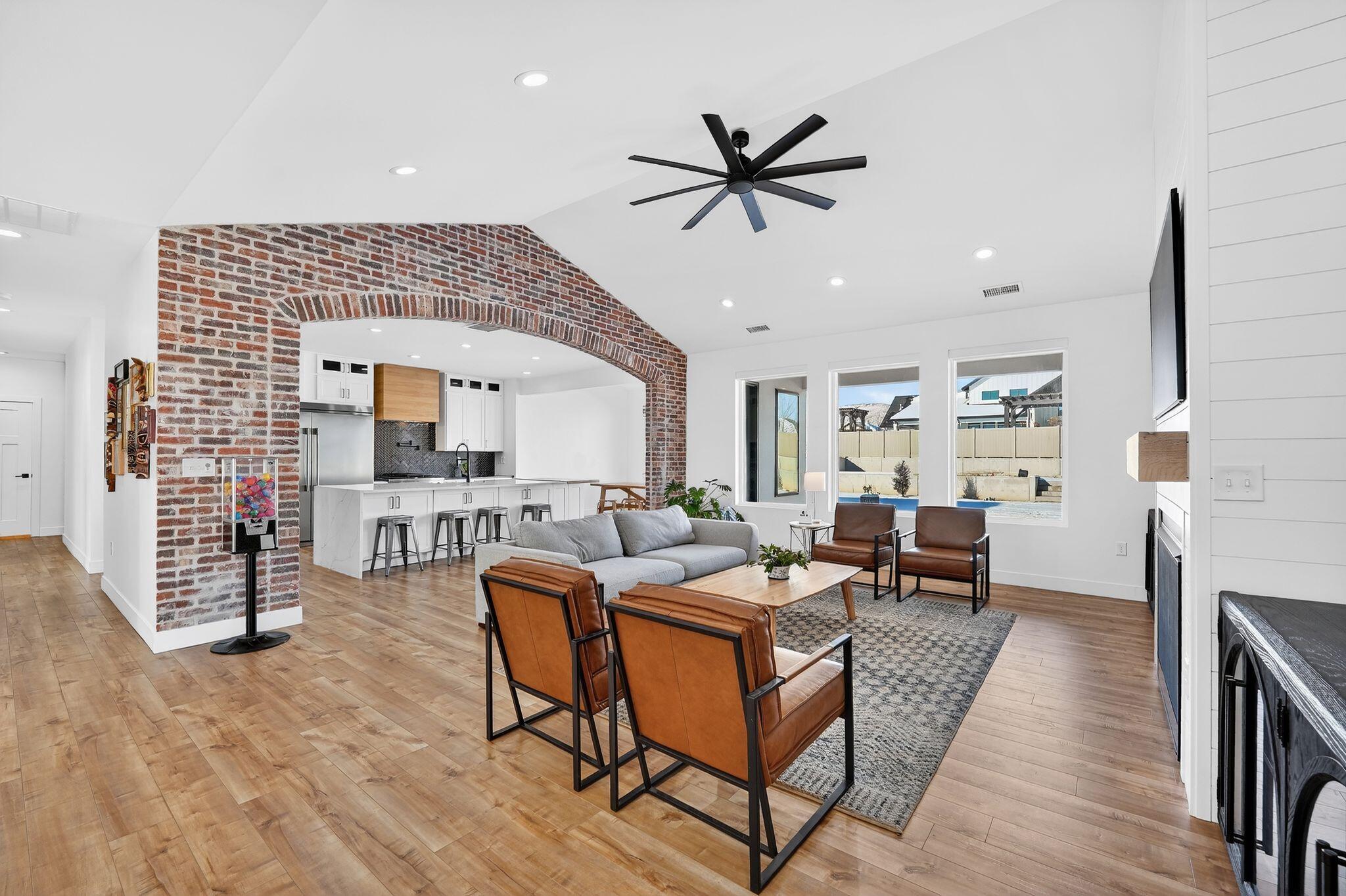 Eagle Mountain, Utah, 84005, United States, 5 Bedrooms Bedrooms, ,4 BathroomsBathrooms,Residential,Contingent,2009831