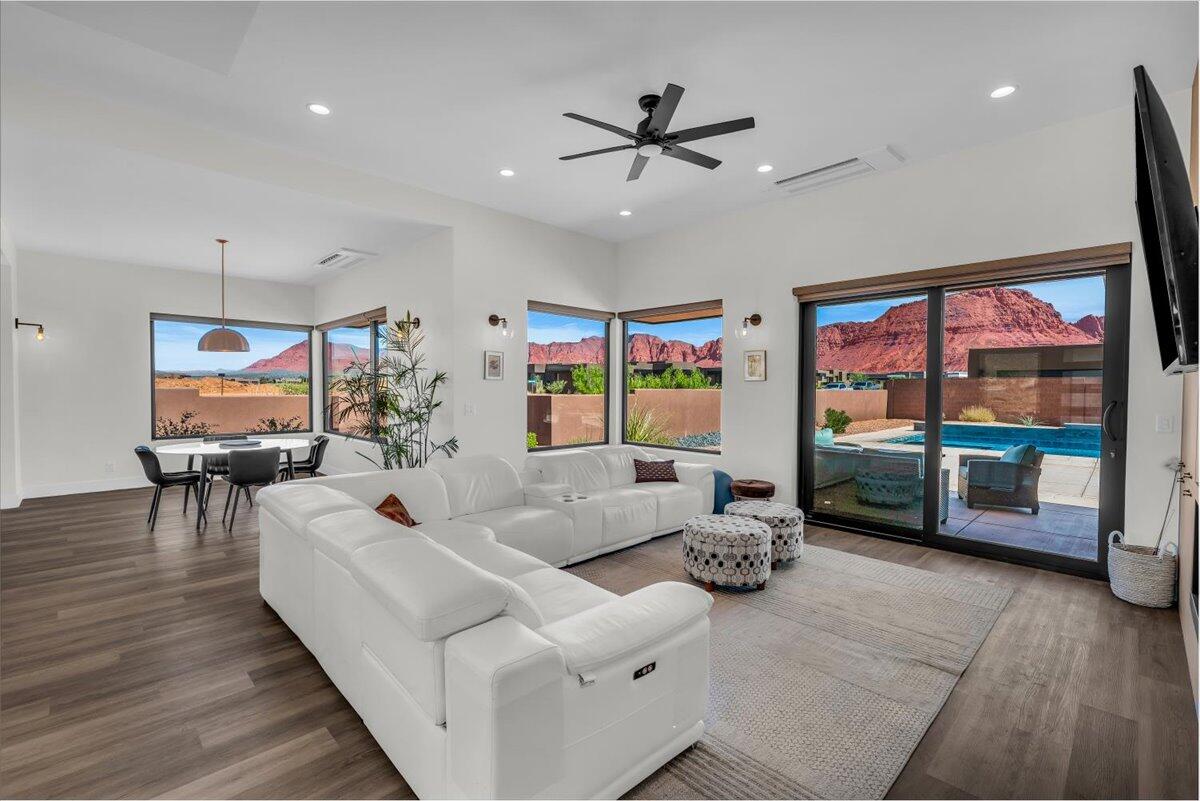 Ivins, Utah, 84738, United States, 3 Bedrooms Bedrooms, ,3 BathroomsBathrooms,Residential,Active,1920222