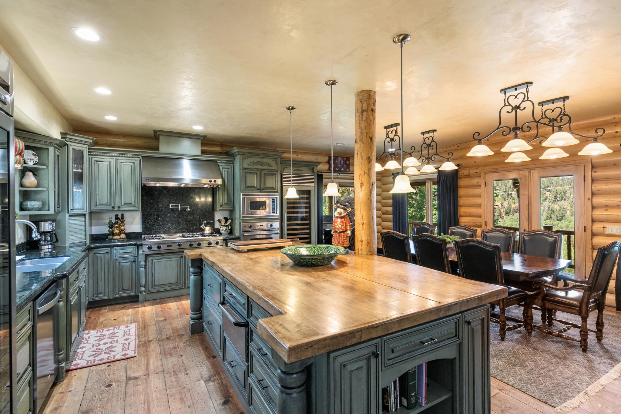 Brian Head, Utah, 84719, United States, 5 Bedrooms Bedrooms, ,4 BathroomsBathrooms,Residential,Active,1889352