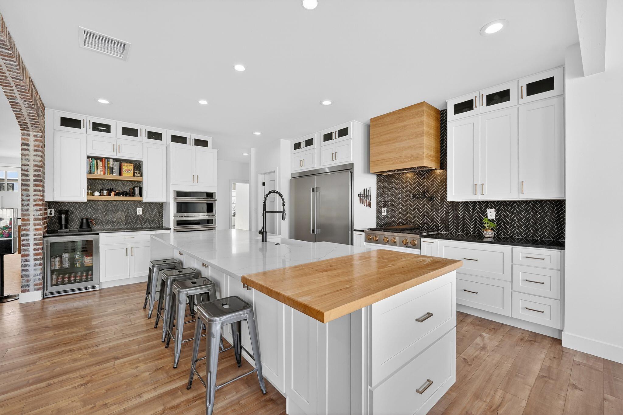 Eagle Mountain, Utah, 84005, United States, 5 Bedrooms Bedrooms, ,4 BathroomsBathrooms,Residential,Contingent,2009831