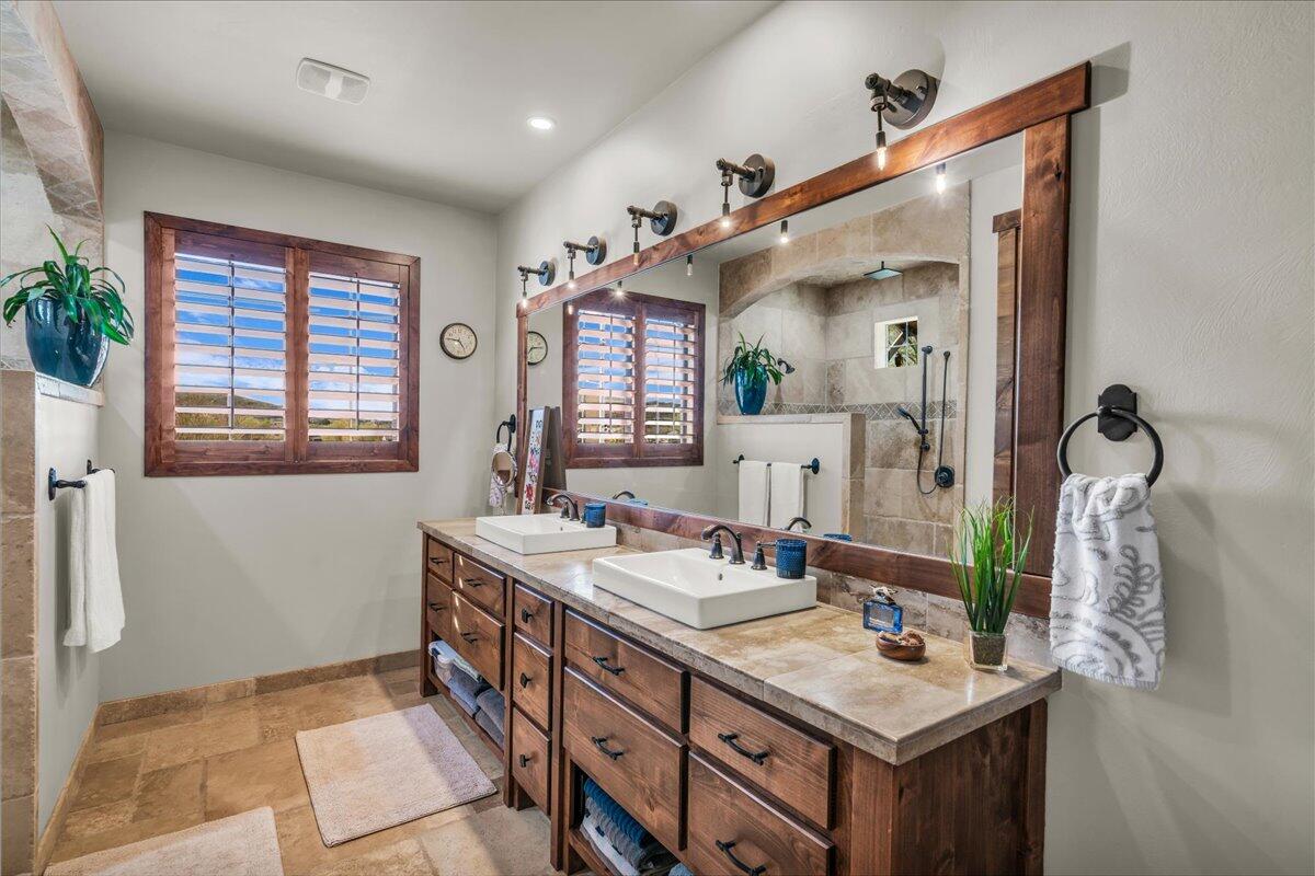 Hurricane, Utah, 84737, United States, 5 Bedrooms Bedrooms, ,6 BathroomsBathrooms,Residential,Active,1748671