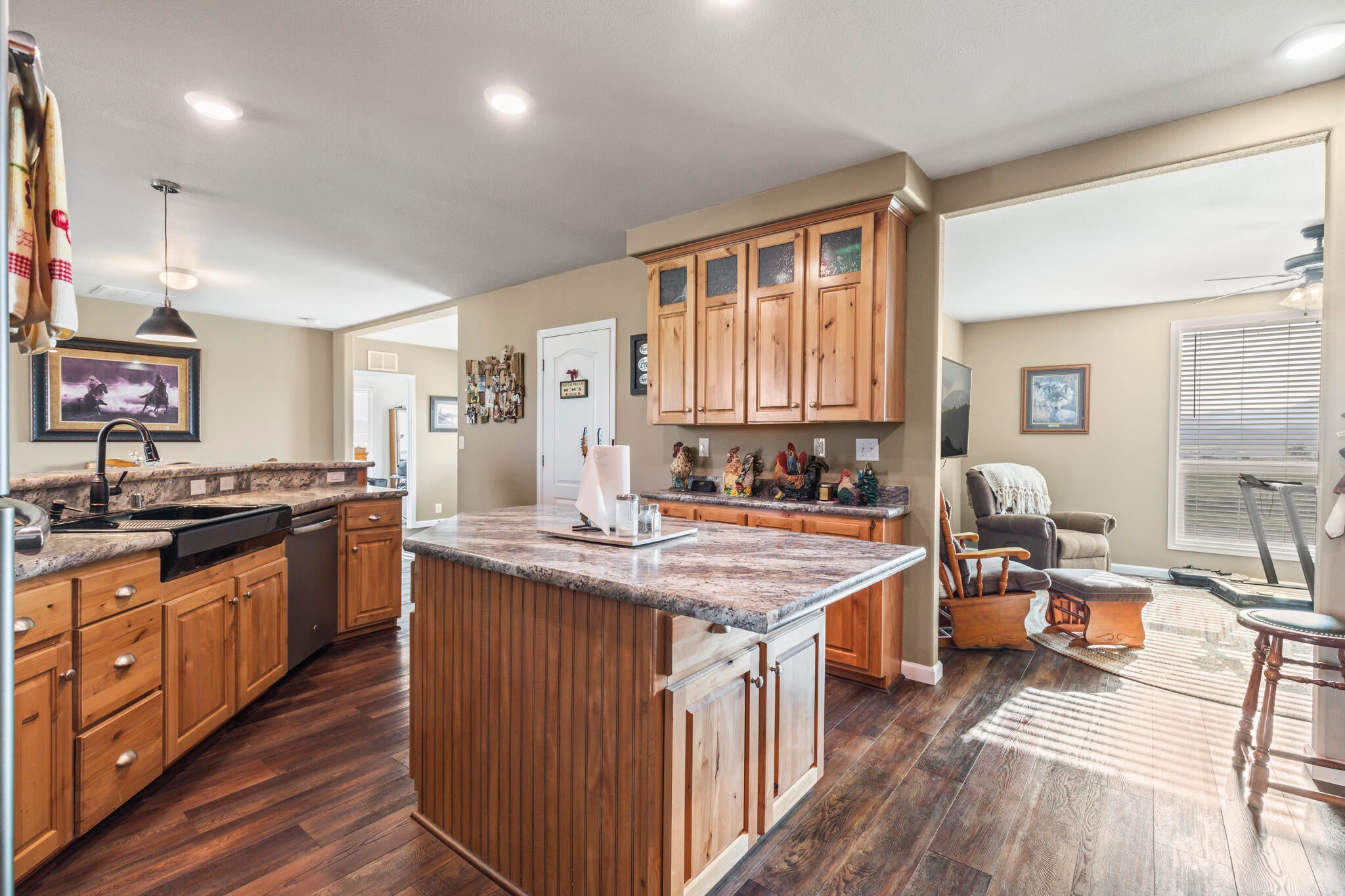 Panguitch, Utah, 84759, United States, 3 Bedrooms Bedrooms, ,3 BathroomsBathrooms,Residential,Active,2015807