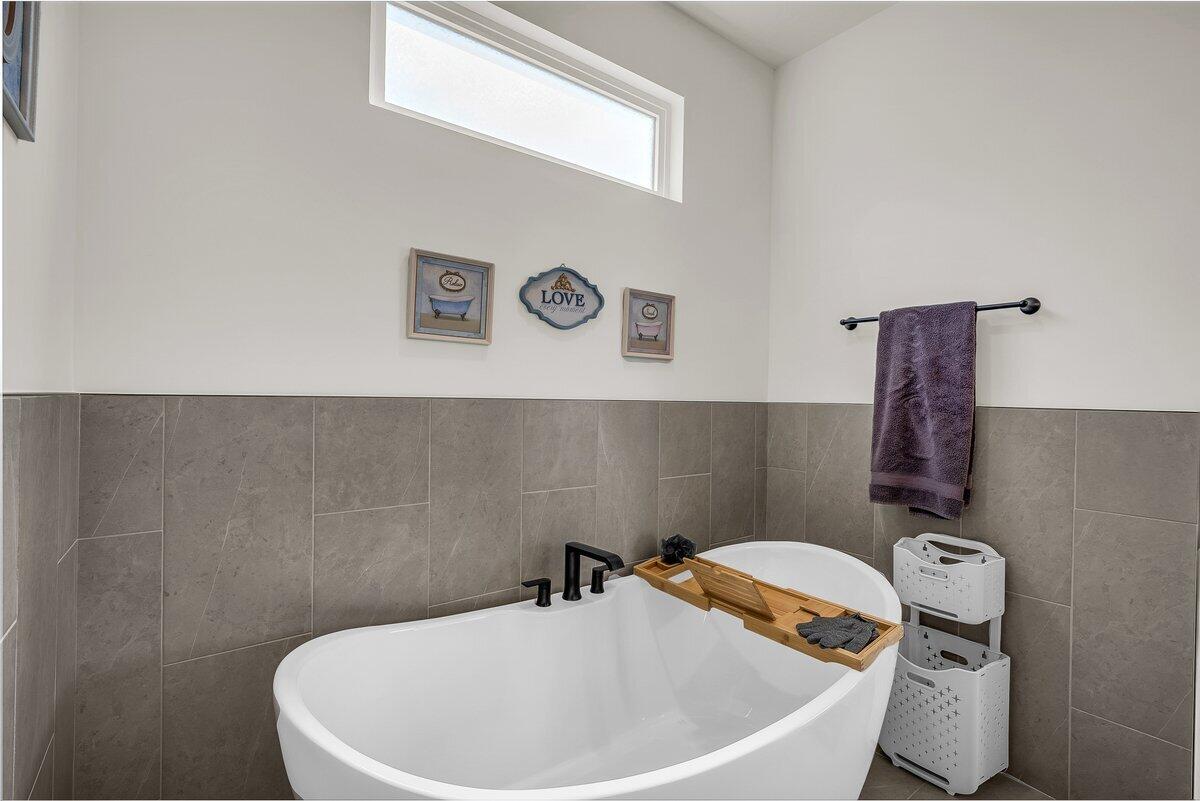 Hurricane, Utah, 84737, United States, 4 Bedrooms Bedrooms, ,4 BathroomsBathrooms,Residential,Active,1936151