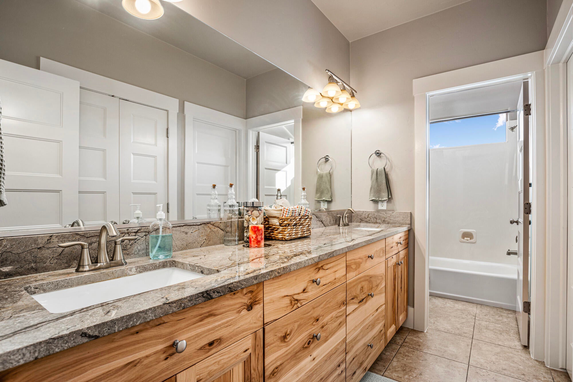 Washington, Utah, 84780, United States, 8 Bedrooms Bedrooms, ,5 BathroomsBathrooms,Residential,Active,2012929