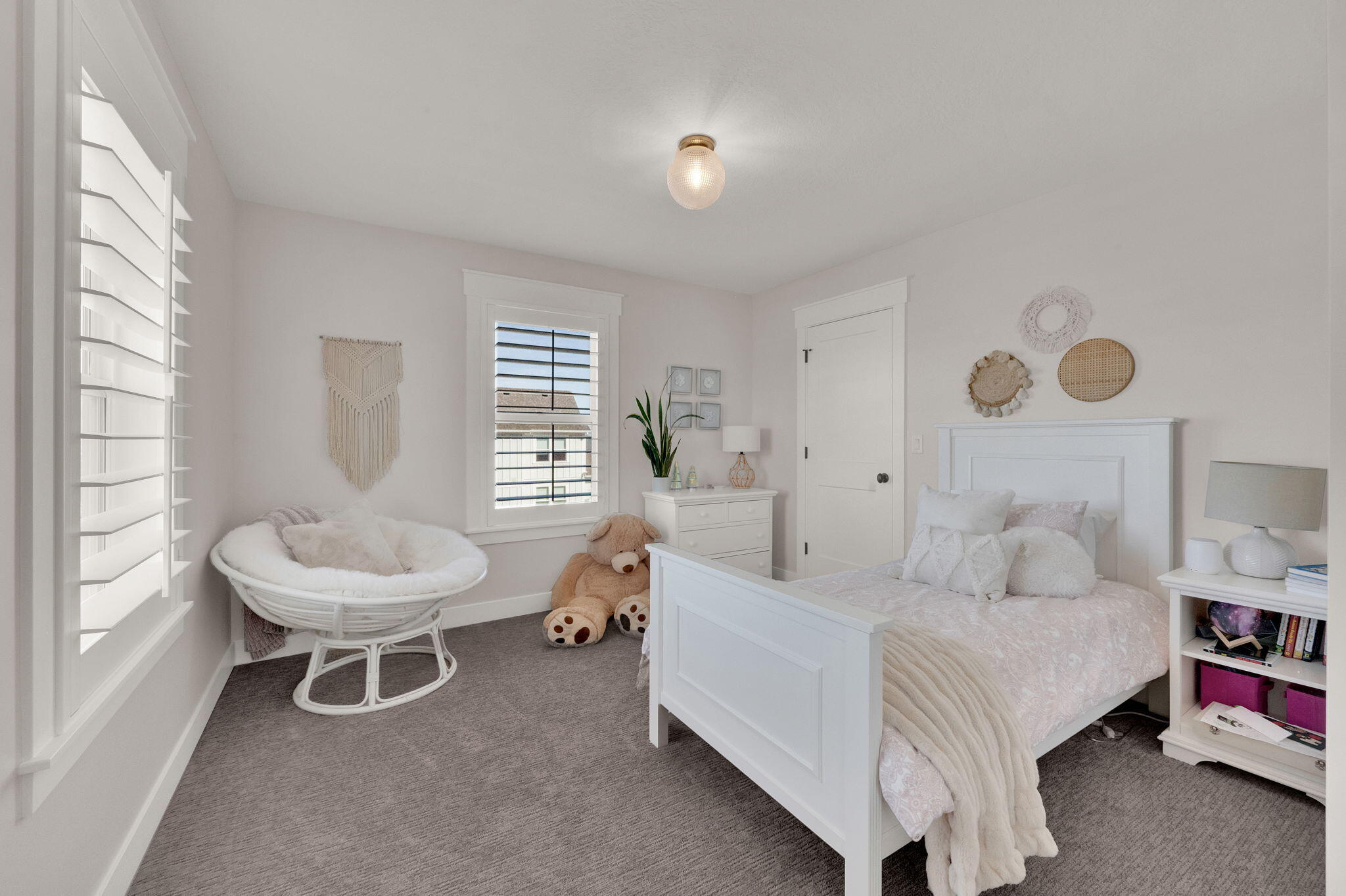 South Jordan, Utah, 84009, United States, 6 Bedrooms Bedrooms, ,5 BathroomsBathrooms,Residential,Active,2010165