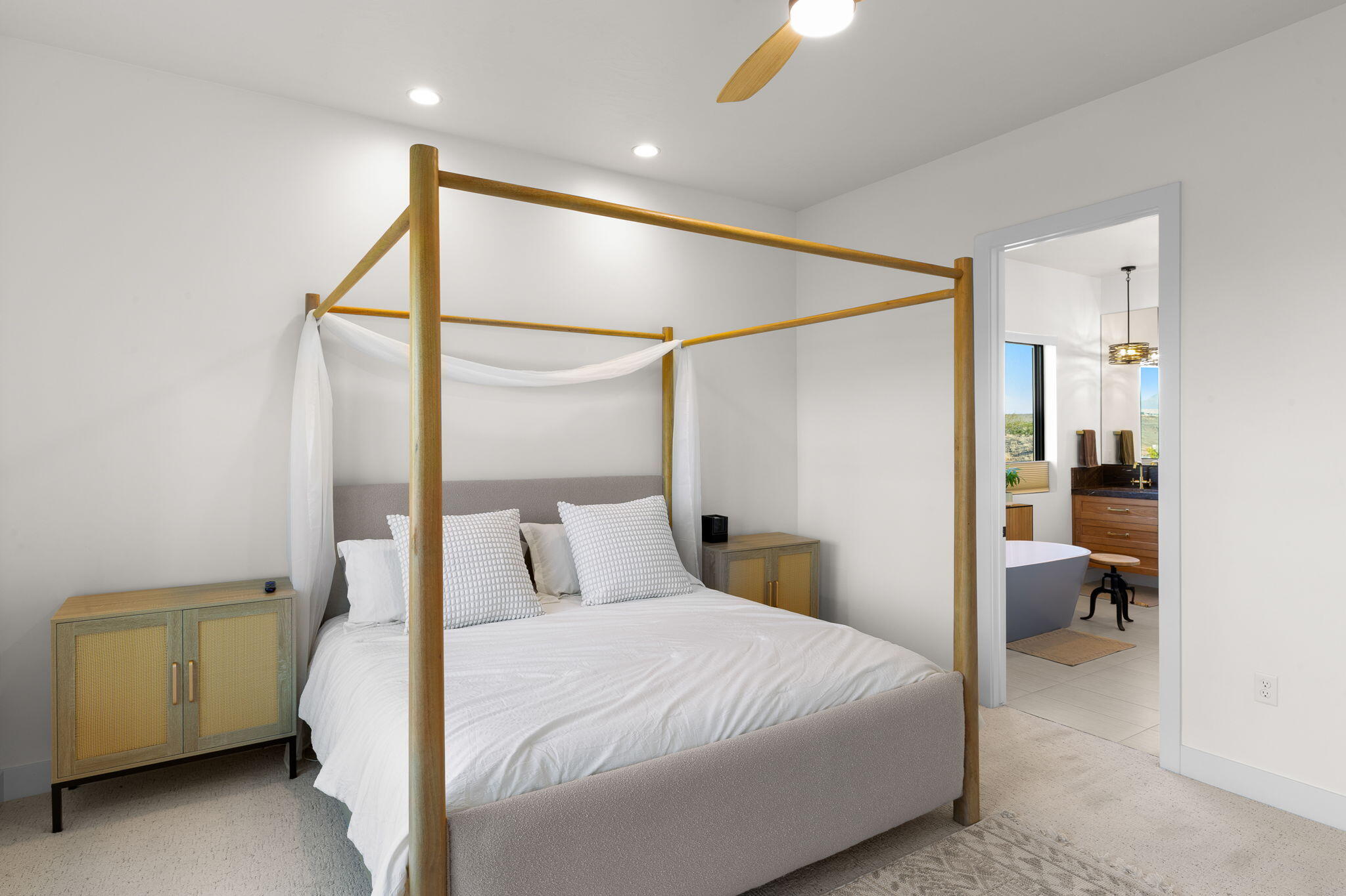 St George, Utah, 84770, United States, 3 Bedrooms Bedrooms, ,4 BathroomsBathrooms,Residential,Active,1973361