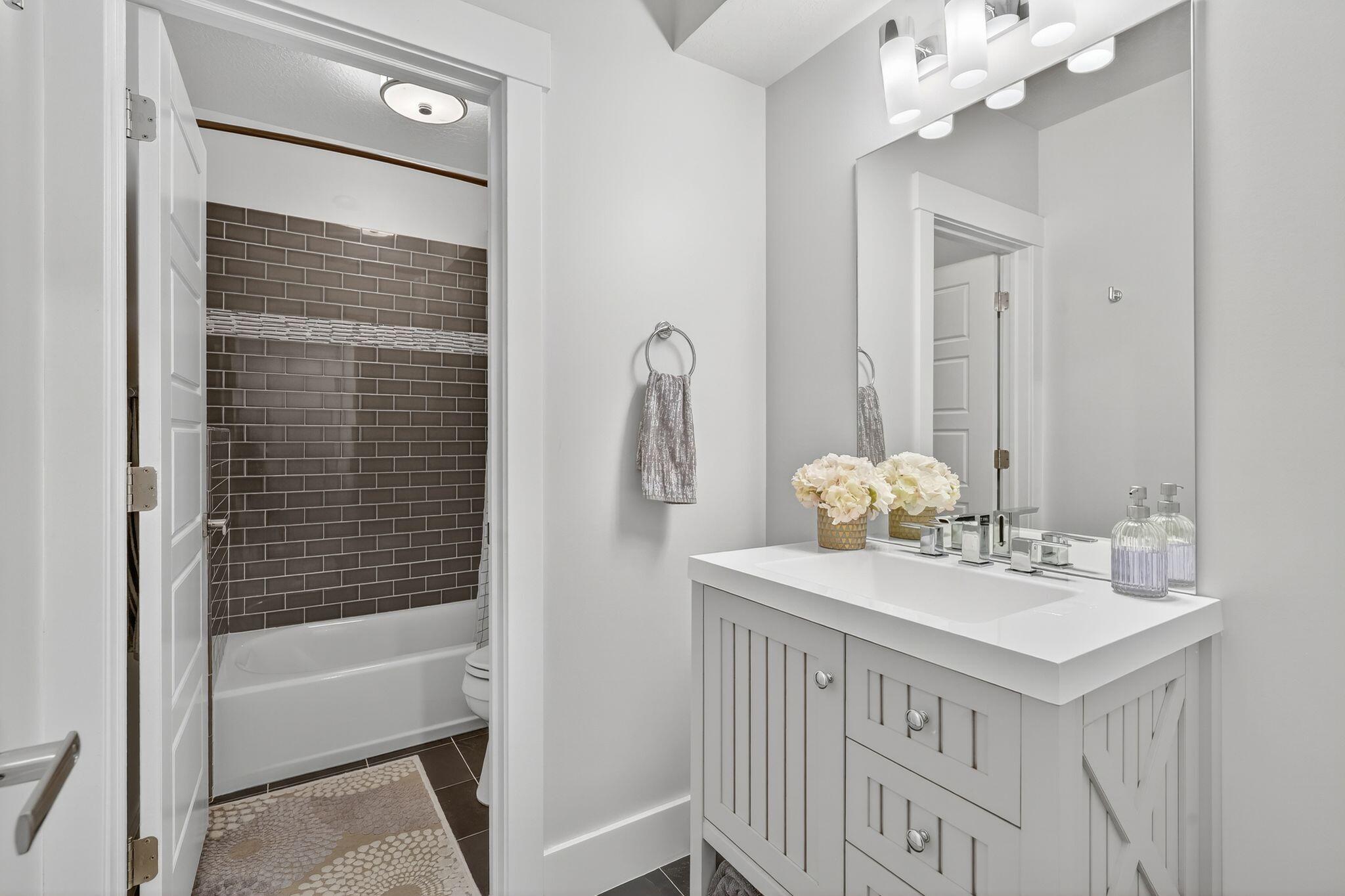 Bluffdale, Utah, 84065, United States, 7 Bedrooms Bedrooms, ,8 BathroomsBathrooms,Residential,Active,1987223