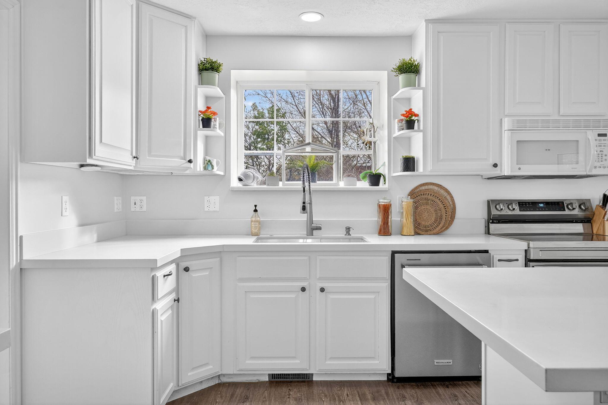 Bluffdale, Utah, 84065, United States, 10 Bedrooms Bedrooms, ,7 BathroomsBathrooms,Residential,Active,1990677