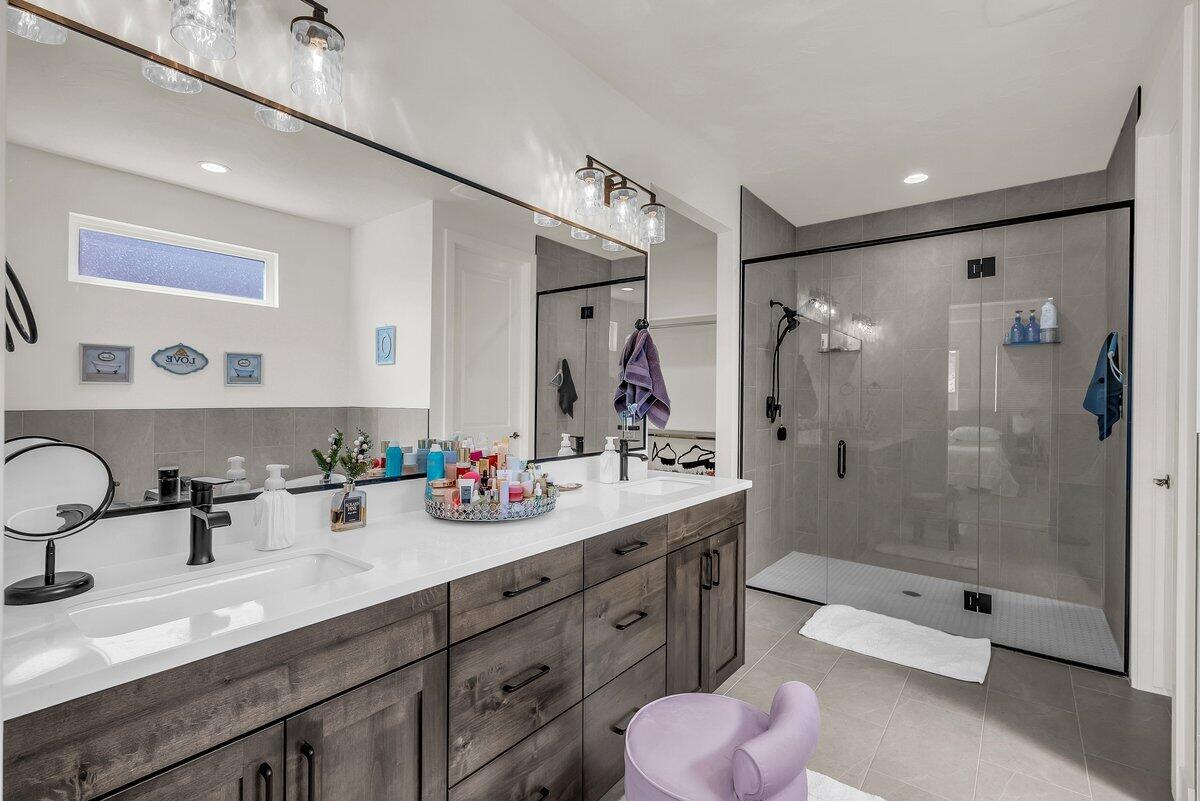 Hurricane, Utah, 84737, United States, 4 Bedrooms Bedrooms, ,4 BathroomsBathrooms,Residential,Active,1936151