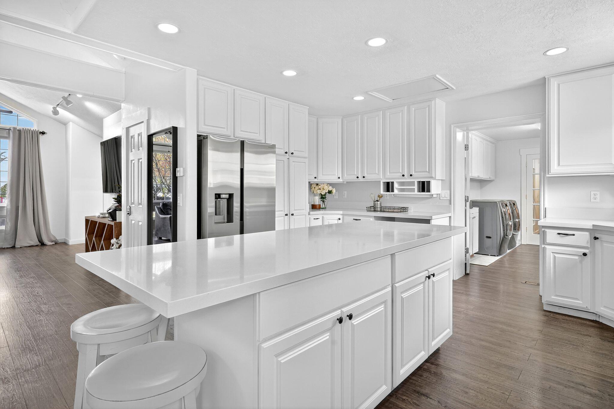 Bluffdale, Utah, 84065, United States, 10 Bedrooms Bedrooms, ,7 BathroomsBathrooms,Residential,Active,1990677