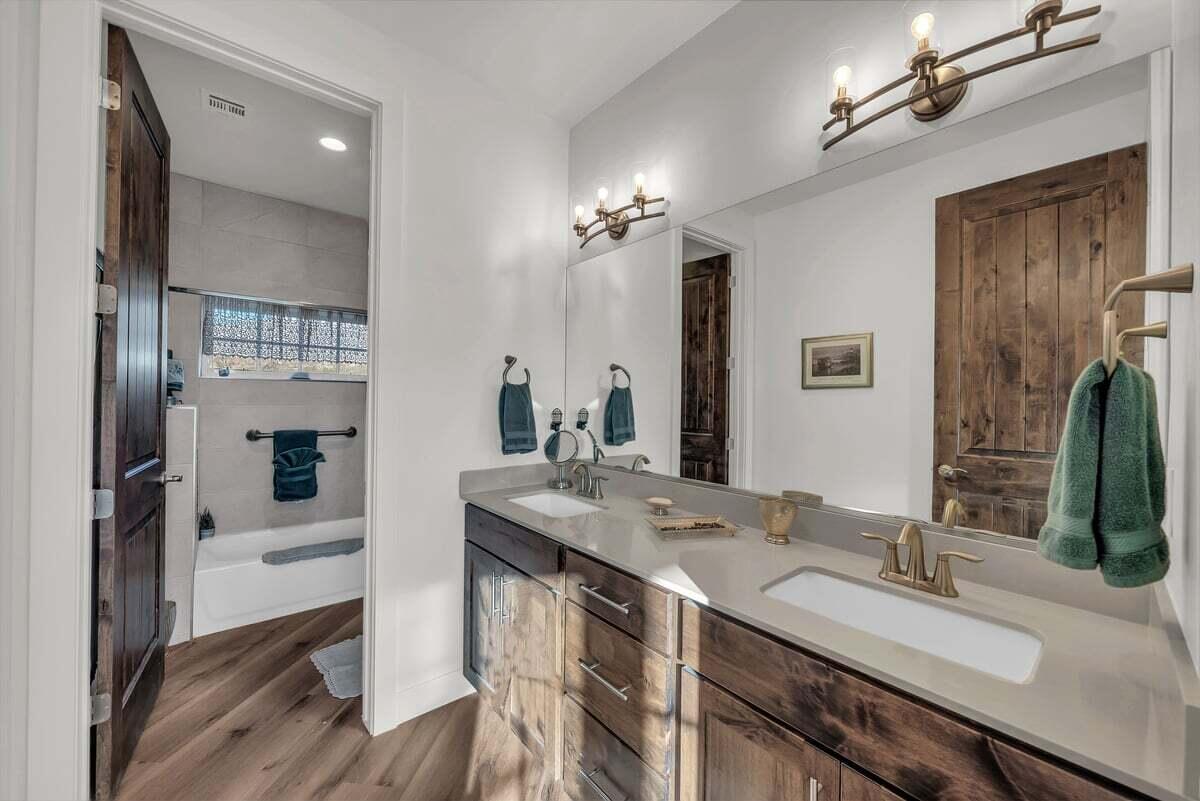 Hurricane, Utah, 84737, United States, 4 Bedrooms Bedrooms, ,4 BathroomsBathrooms,Residential,Active,1945483