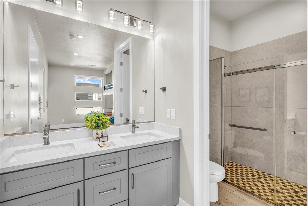 Hurricane, Utah, 84737, United States, 6 Bedrooms Bedrooms, ,5 BathroomsBathrooms,Residential,Active,1756319