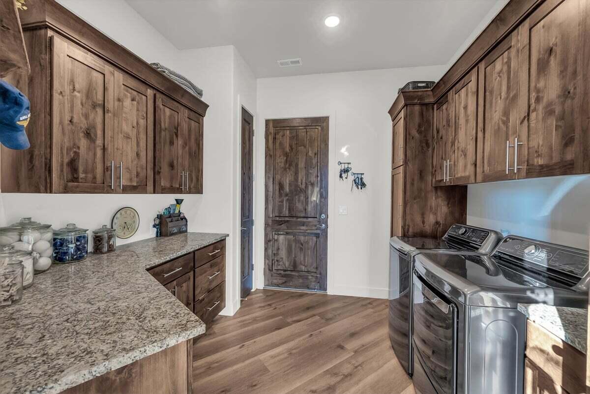 Hurricane, Utah, 84737, United States, 4 Bedrooms Bedrooms, ,4 BathroomsBathrooms,Residential,Active,1945483