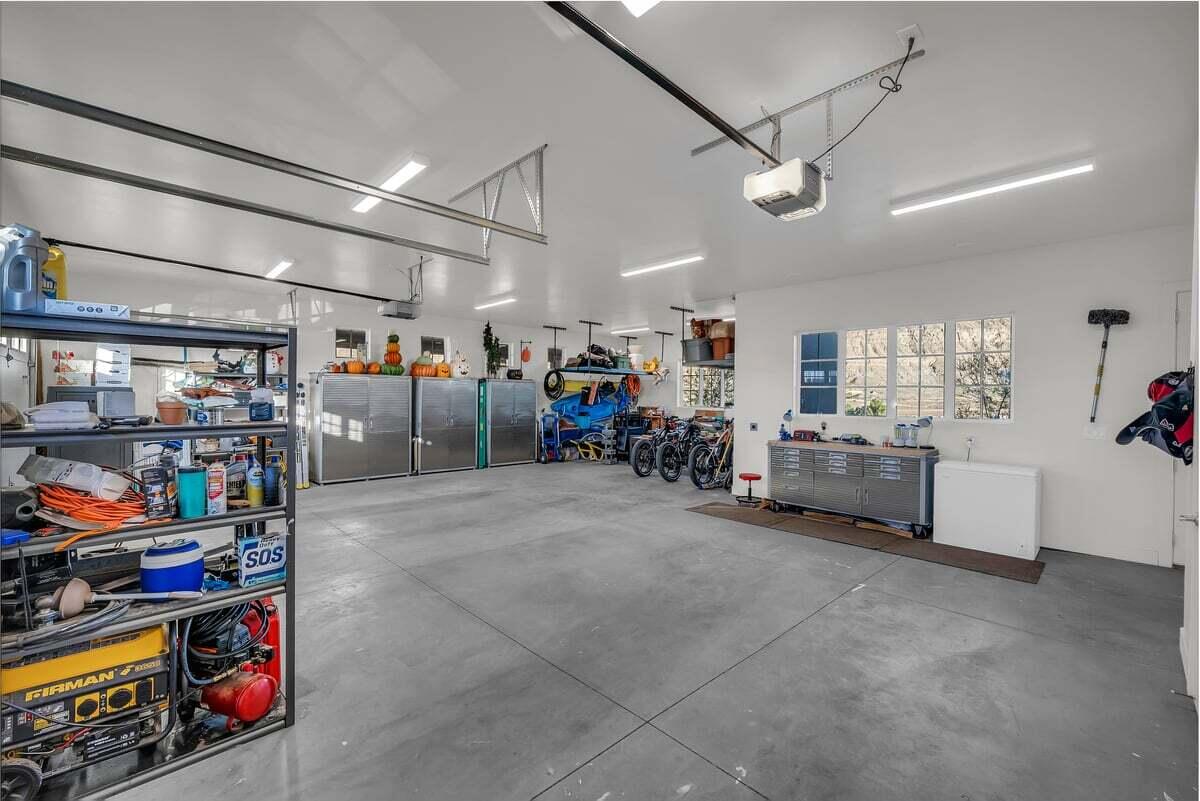 Hurricane, Utah, 84737, United States, 4 Bedrooms Bedrooms, ,4 BathroomsBathrooms,Residential,Active,1945483