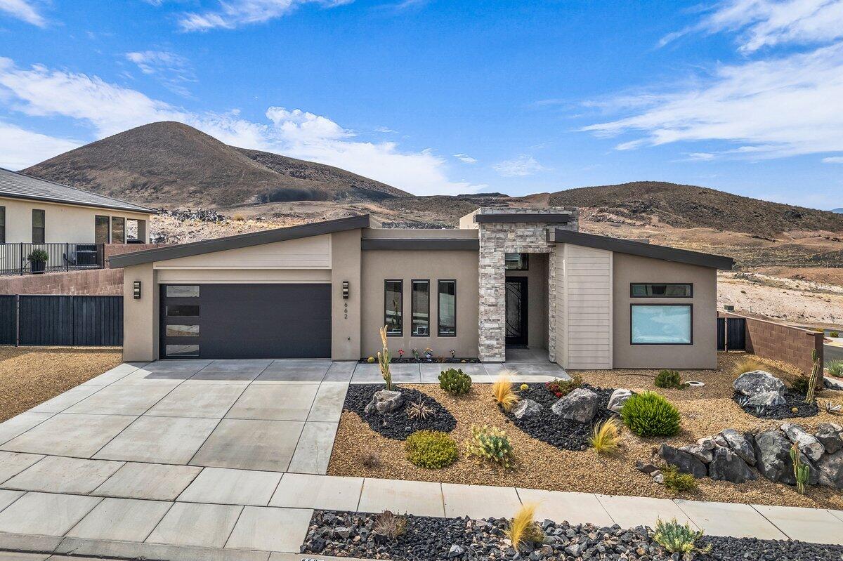 Hurricane, Utah, 84737, United States, 4 Bedrooms Bedrooms, ,4 BathroomsBathrooms,Residential,Active,1936151