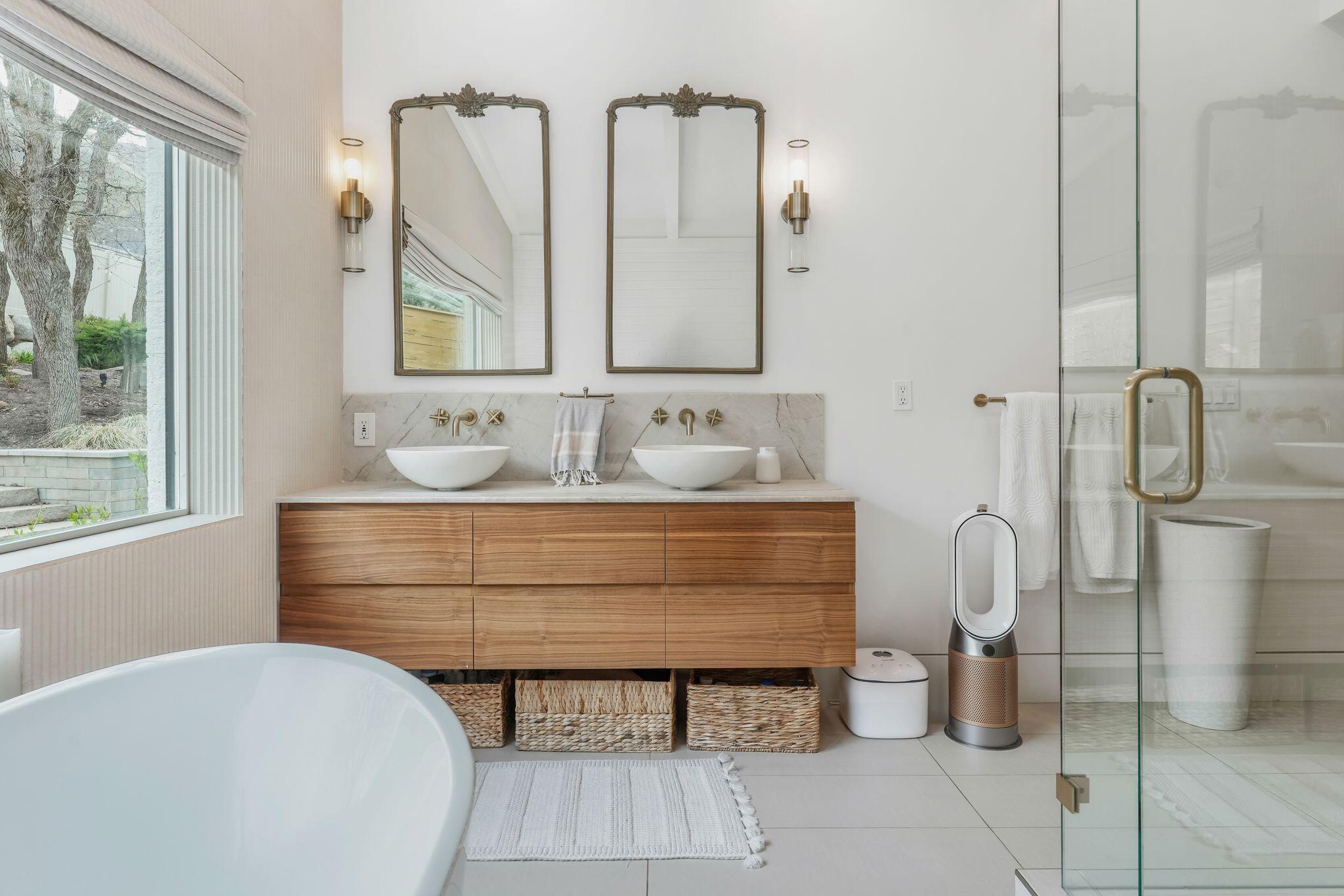 Salt Lake City, Utah, 84108, United States, 4 Bedrooms Bedrooms, ,3 BathroomsBathrooms,Residential,Active,2011854