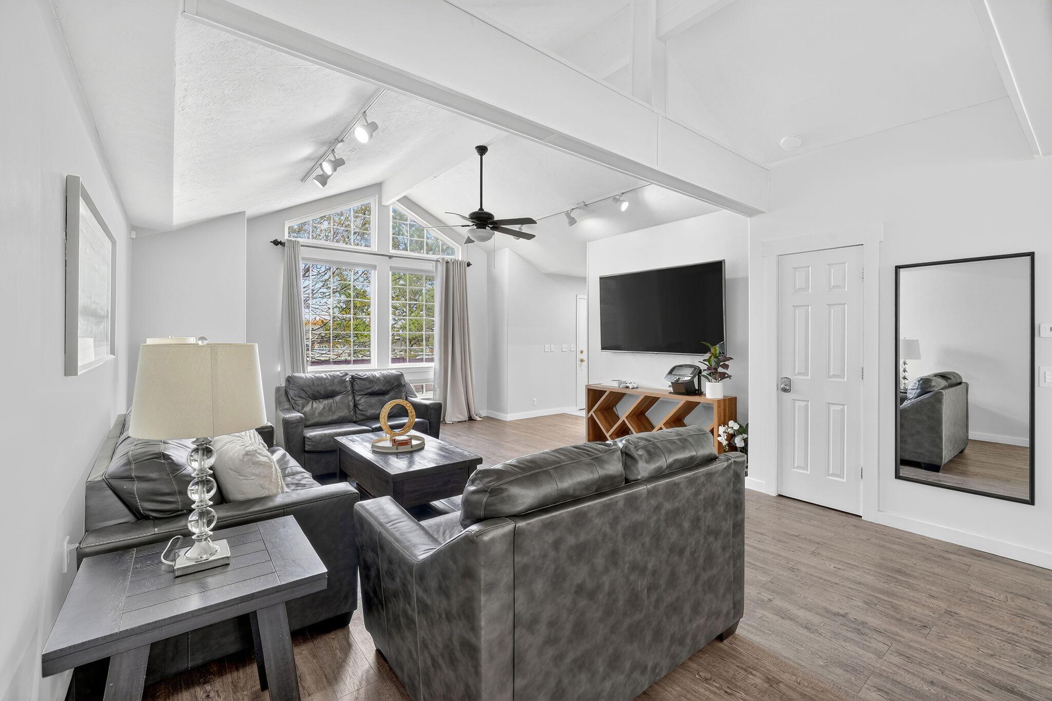 Bluffdale, Utah, 84065, United States, 10 Bedrooms Bedrooms, ,7 BathroomsBathrooms,Residential,Active,1990677