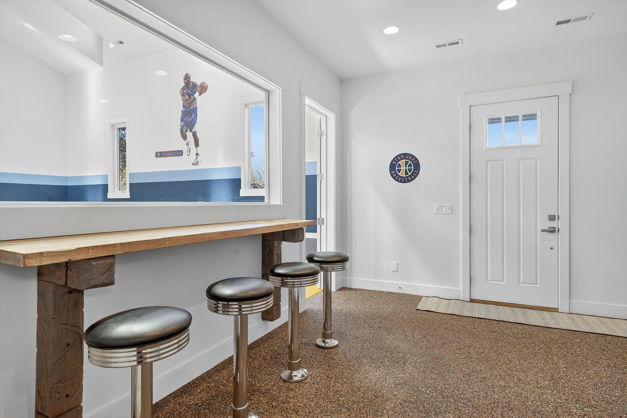 Bluffdale, Utah, 84065, United States, 7 Bedrooms Bedrooms, ,8 BathroomsBathrooms,Residential,Active,1987223